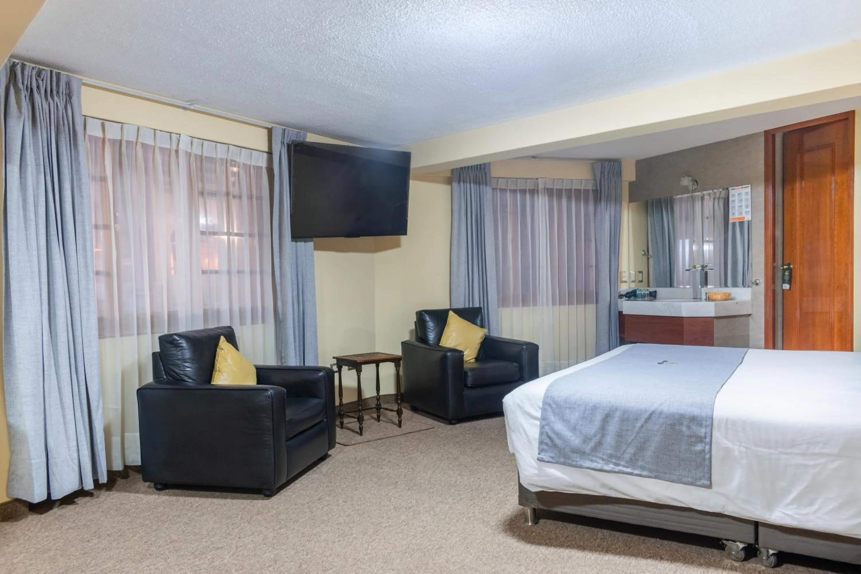 TV and multimedia, Bed in Hotel Maison Du Solei