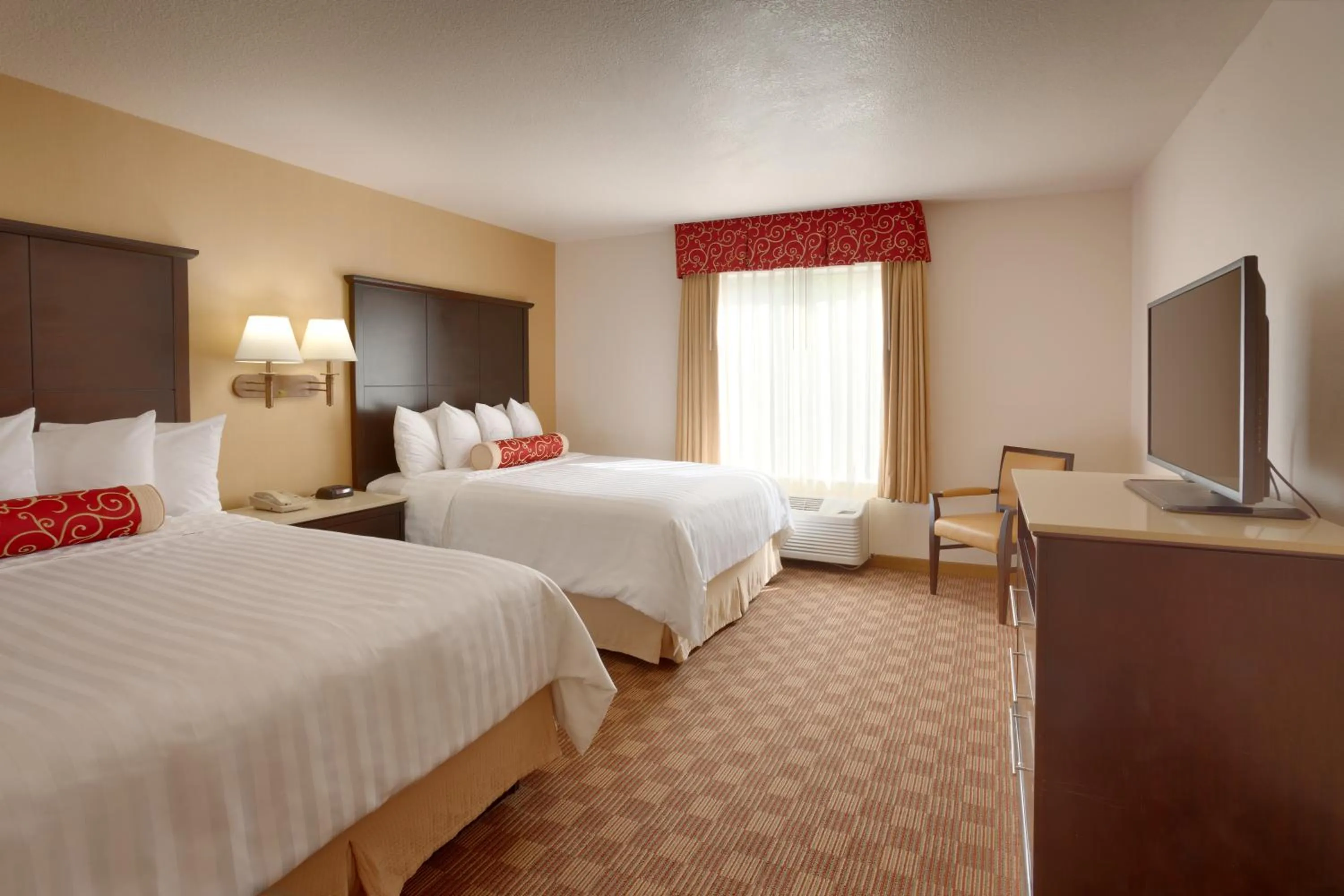 Bed in Cortona Inn and Suites Anaheim Resort