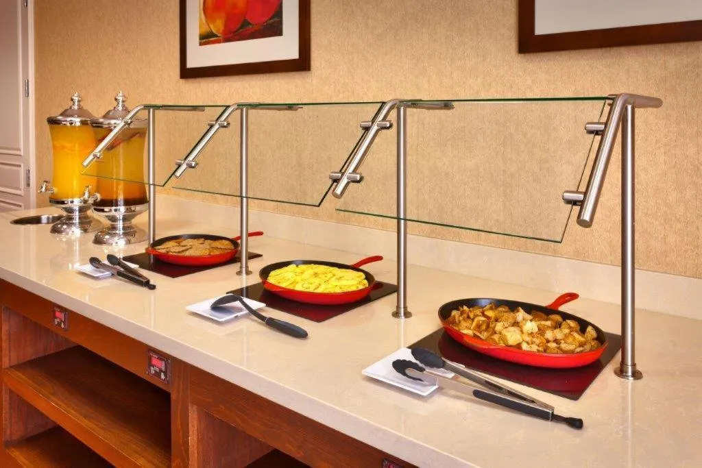 Food in Cortona Inn and Suites Anaheim Resort