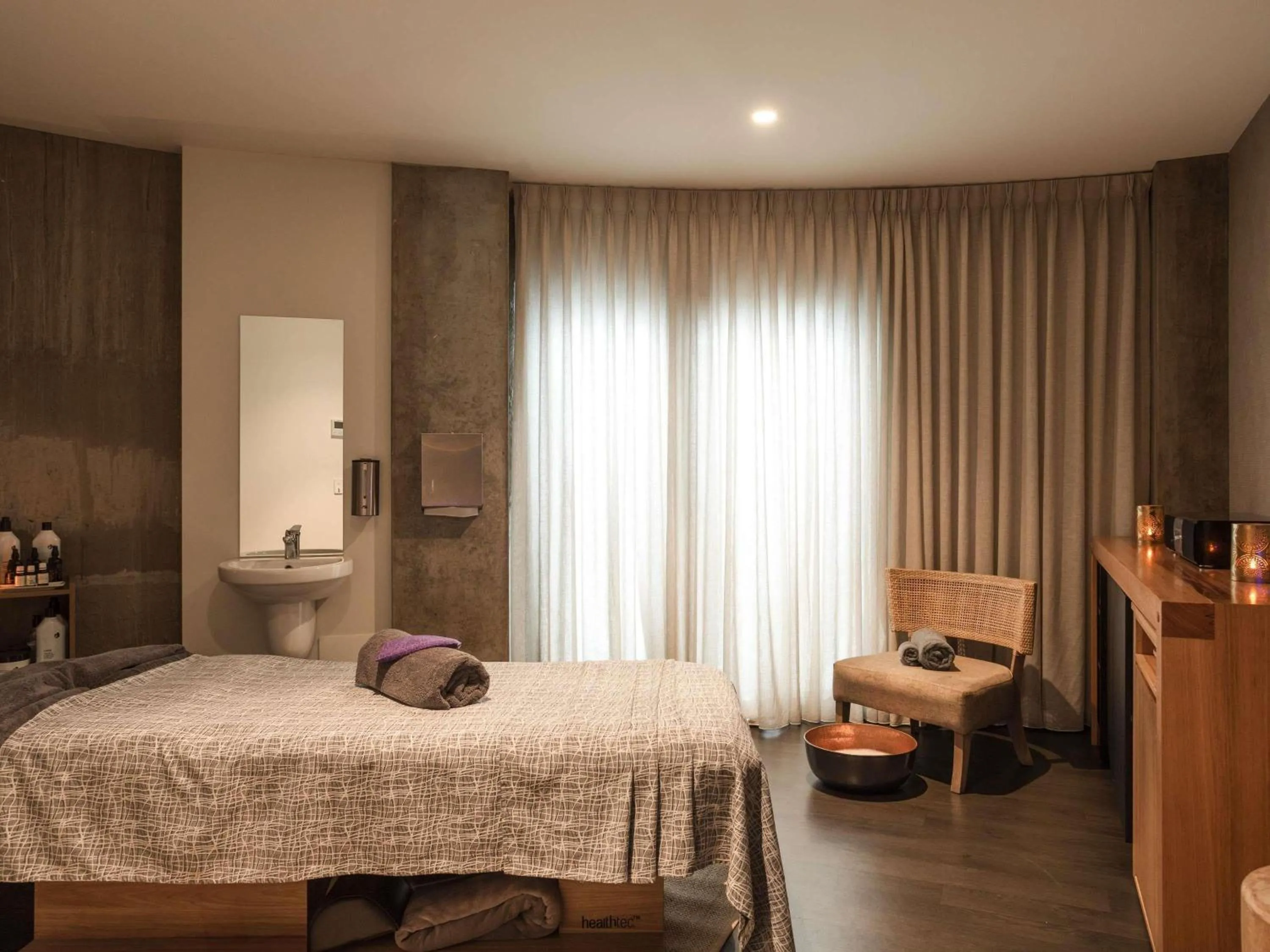 Spa and wellness centre/facilities, Bed in Peppers Silo Launceston