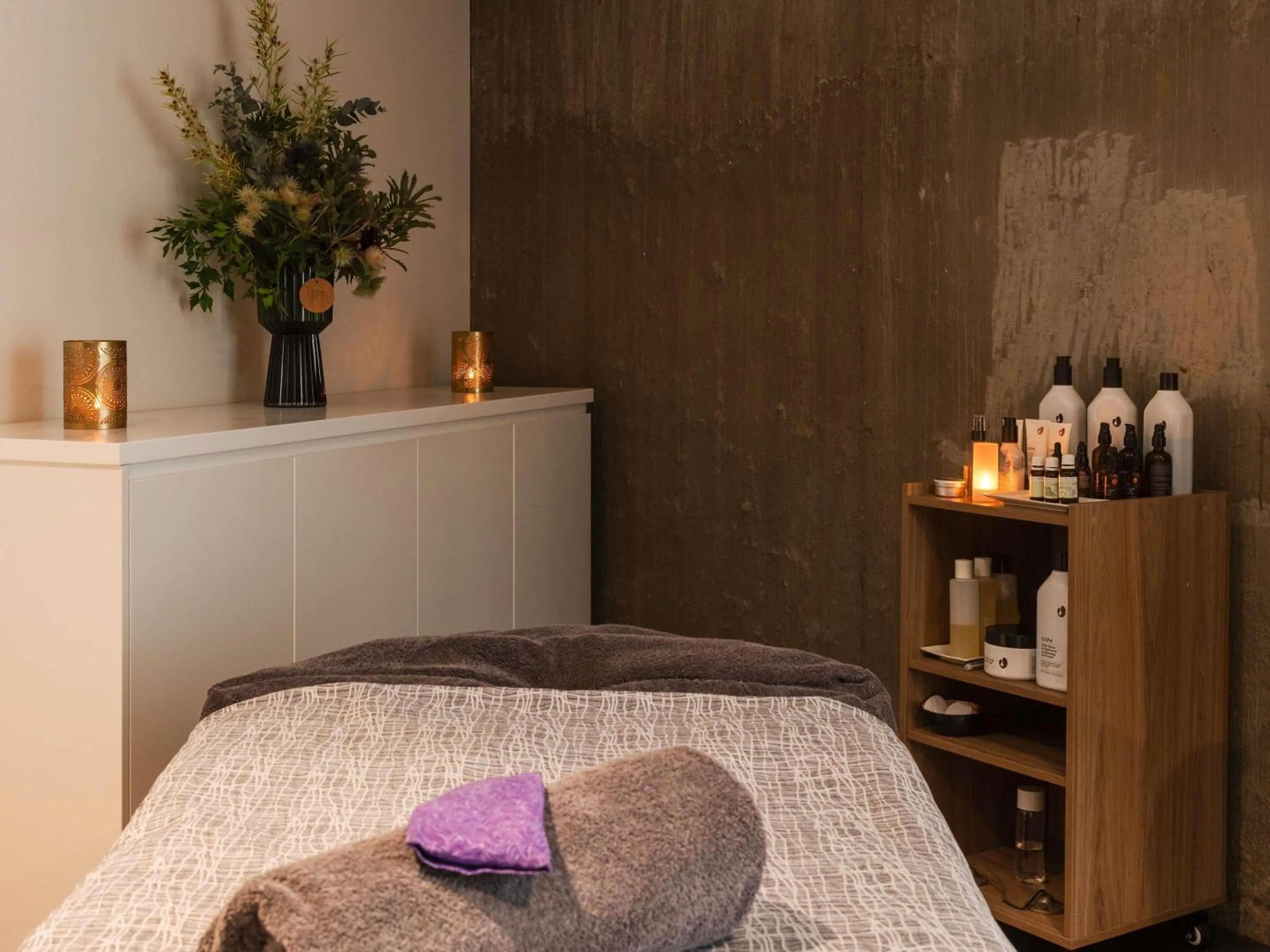 Spa and wellness centre/facilities, Bed in Peppers Silo Launceston
