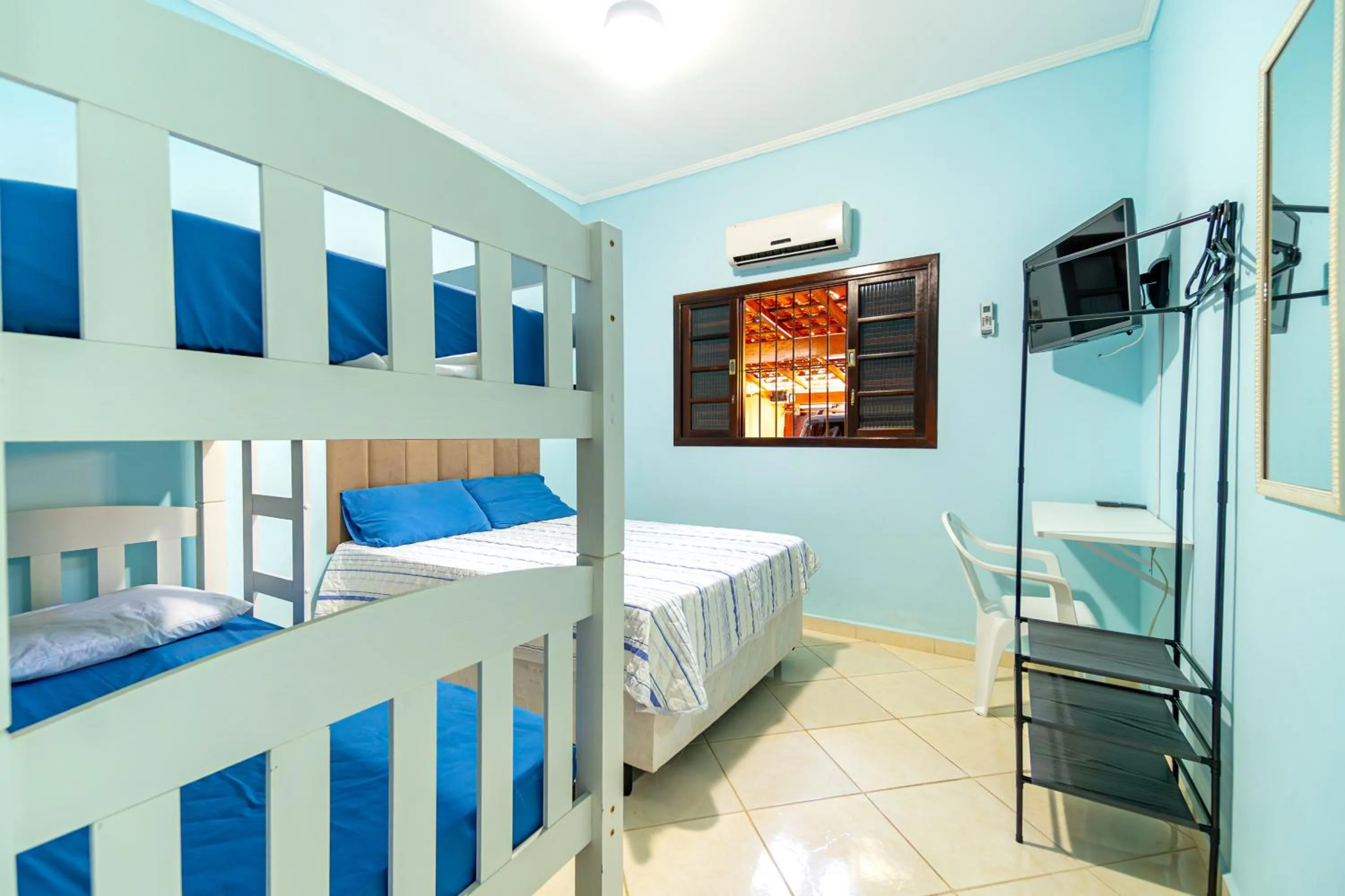 Bed in Casa Gomes com 3 suítes e ar-condicionado até 12 pessoas em Ubatuba Itaguá