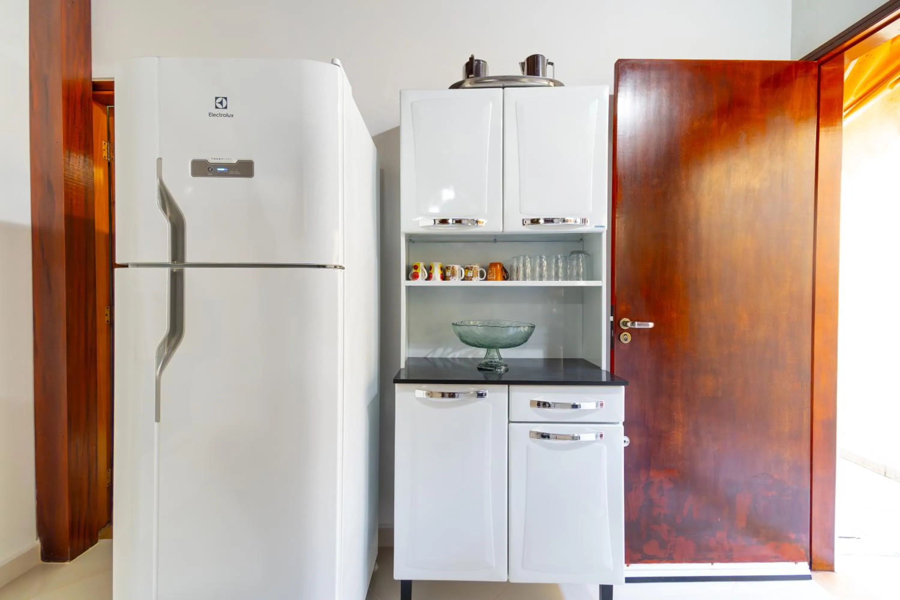 Kitchen or kitchenette in Casa Gomes com 3 suítes e ar-condicionado até 12 pessoas em Ubatuba Itaguá