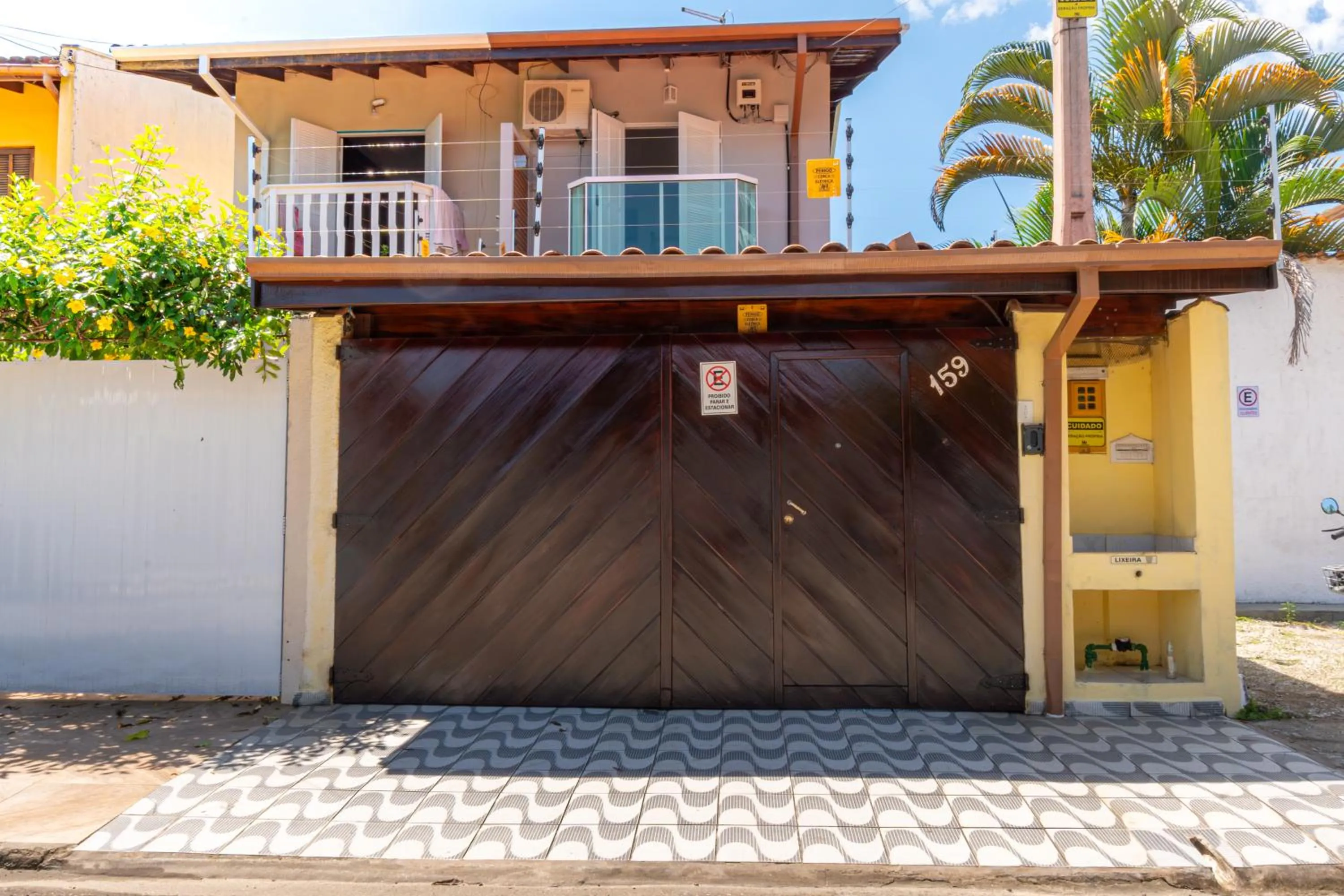Property building in Casa Gomes com 3 suítes e ar-condicionado até 12 pessoas em Ubatuba Itaguá
