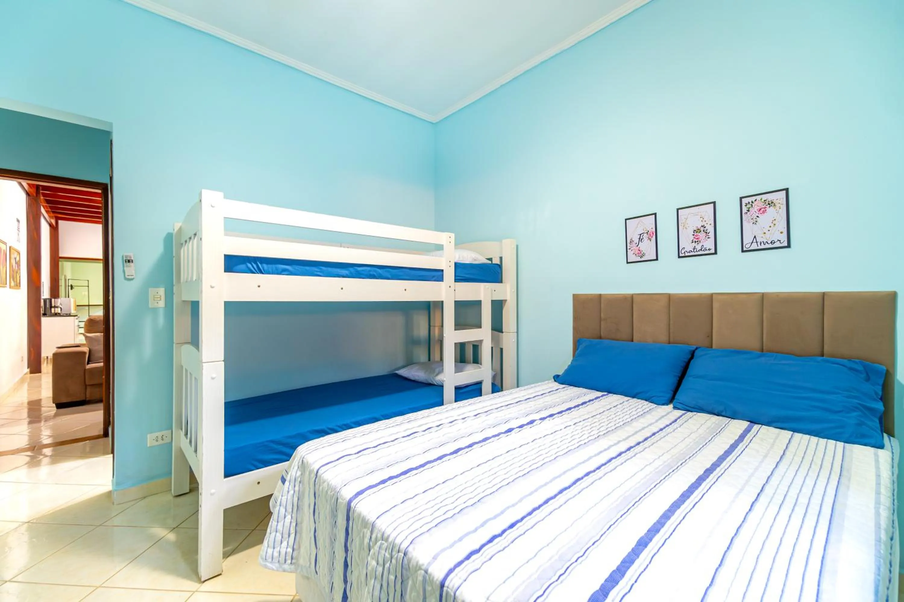 Bed in Casa Gomes com 3 suítes e ar-condicionado até 12 pessoas em Ubatuba Itaguá