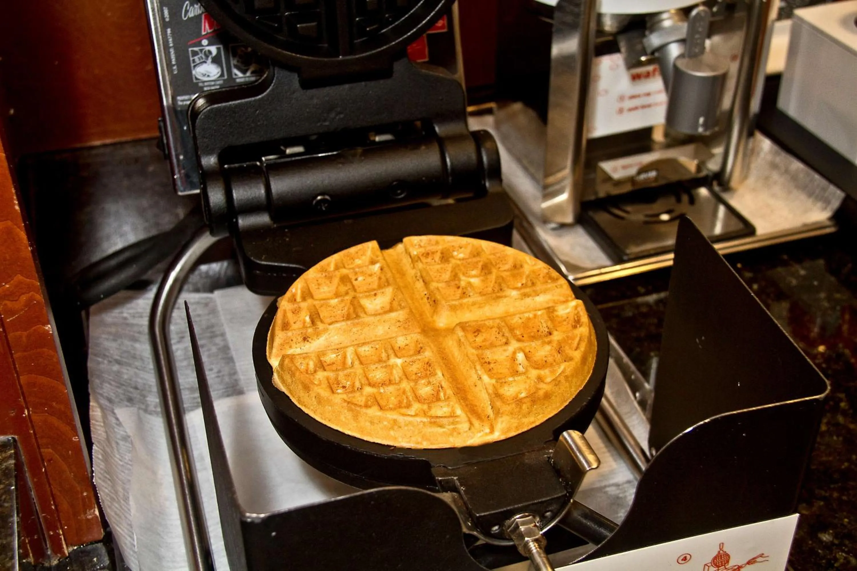 Dining area in Hampton Inn Quincy