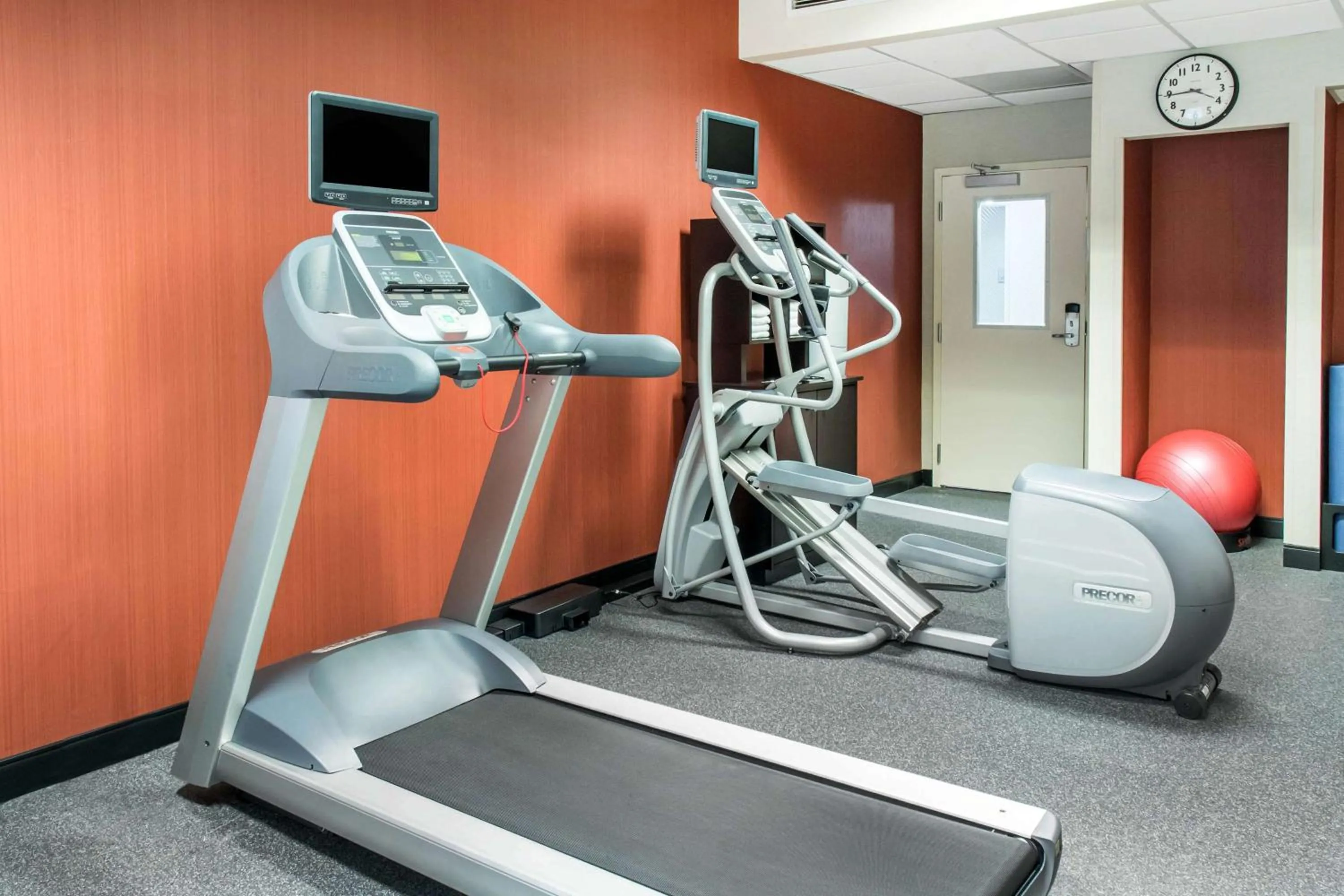 Fitness centre/facilities in Hampton Inn Douglas