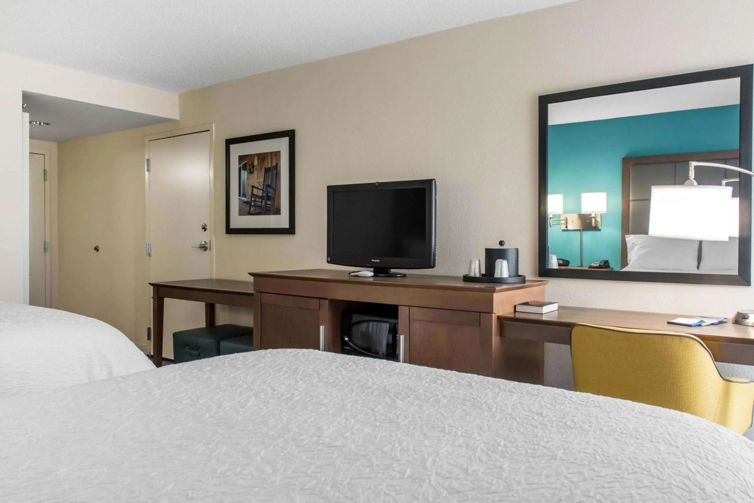 Bedroom, Bed in Hampton Inn Douglas