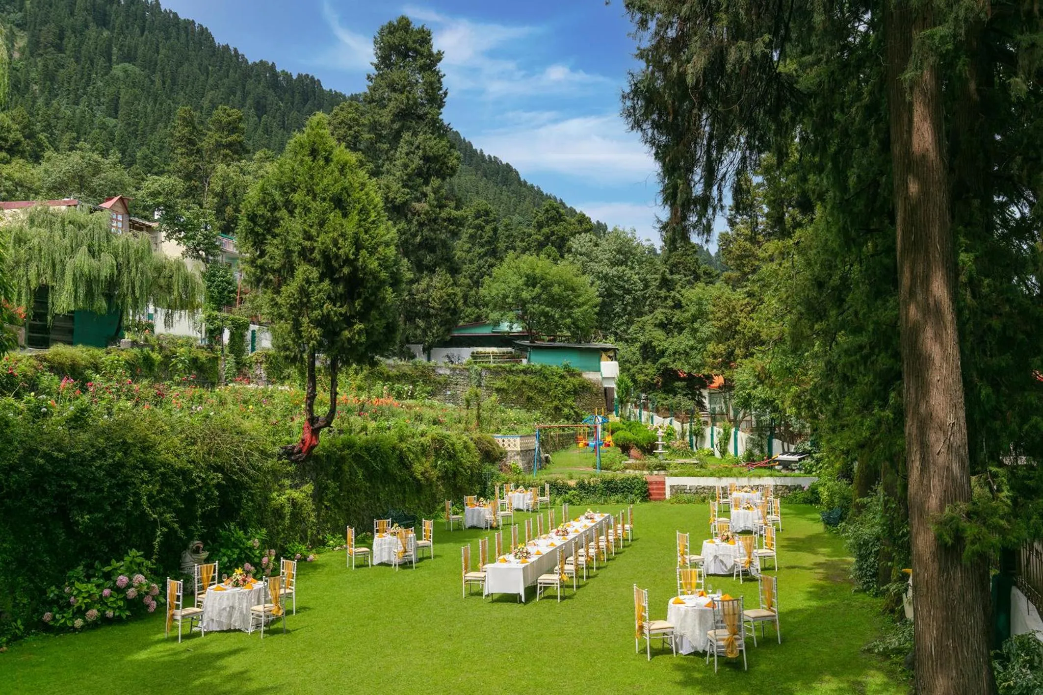 Garden in Shervani Hilltop Resort