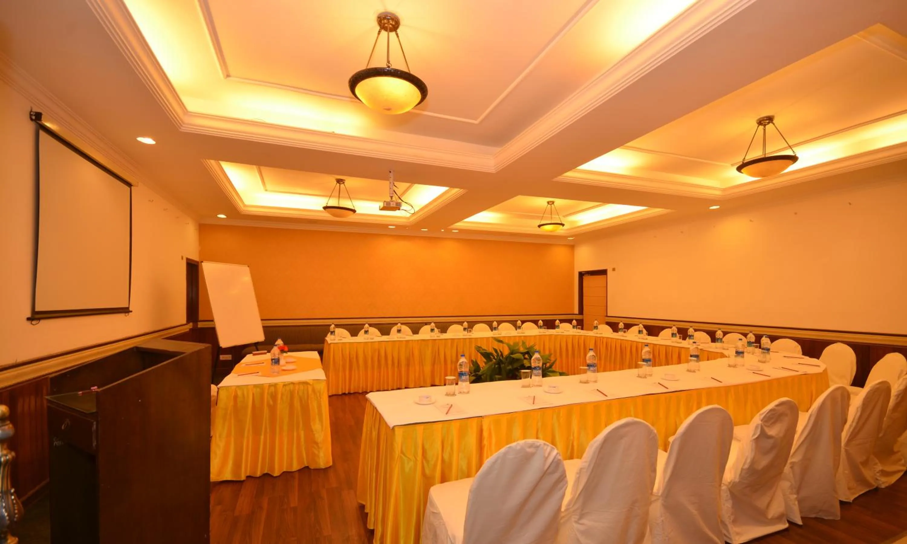 Meeting/conference room in Shervani Hilltop Resort