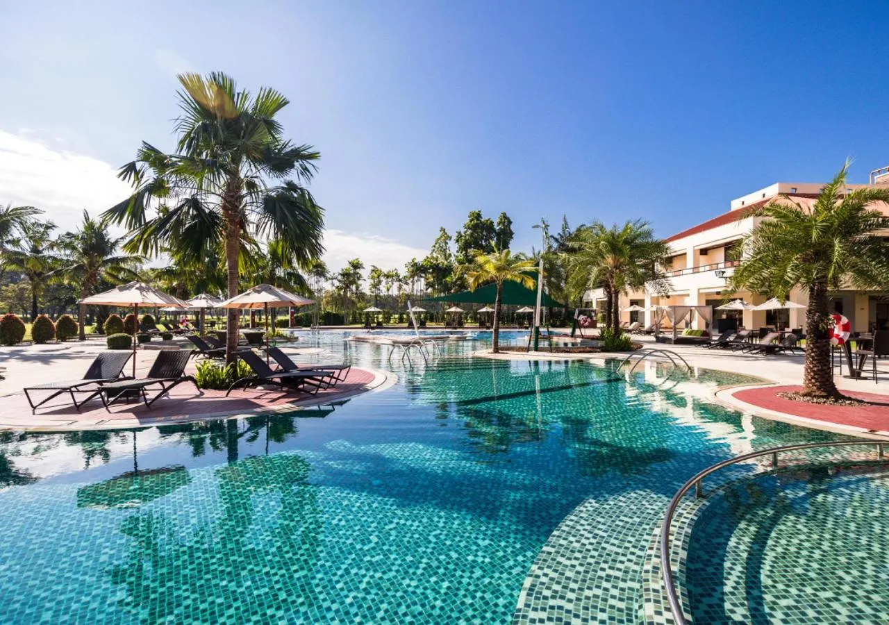 Swimming pool in Eastin Thana City Golf Resort Bangkok