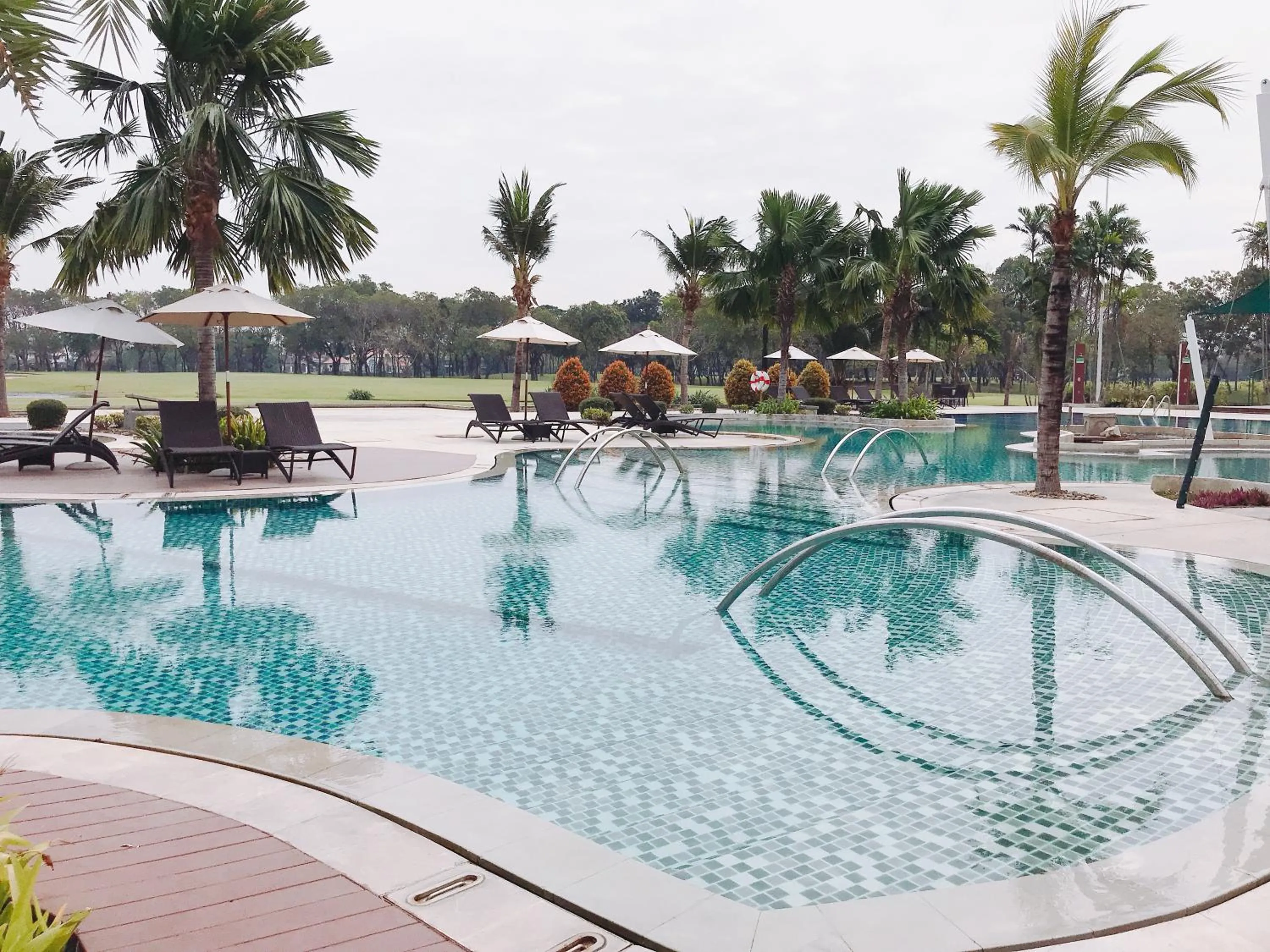Swimming pool in Eastin Thana City Golf Resort Bangkok