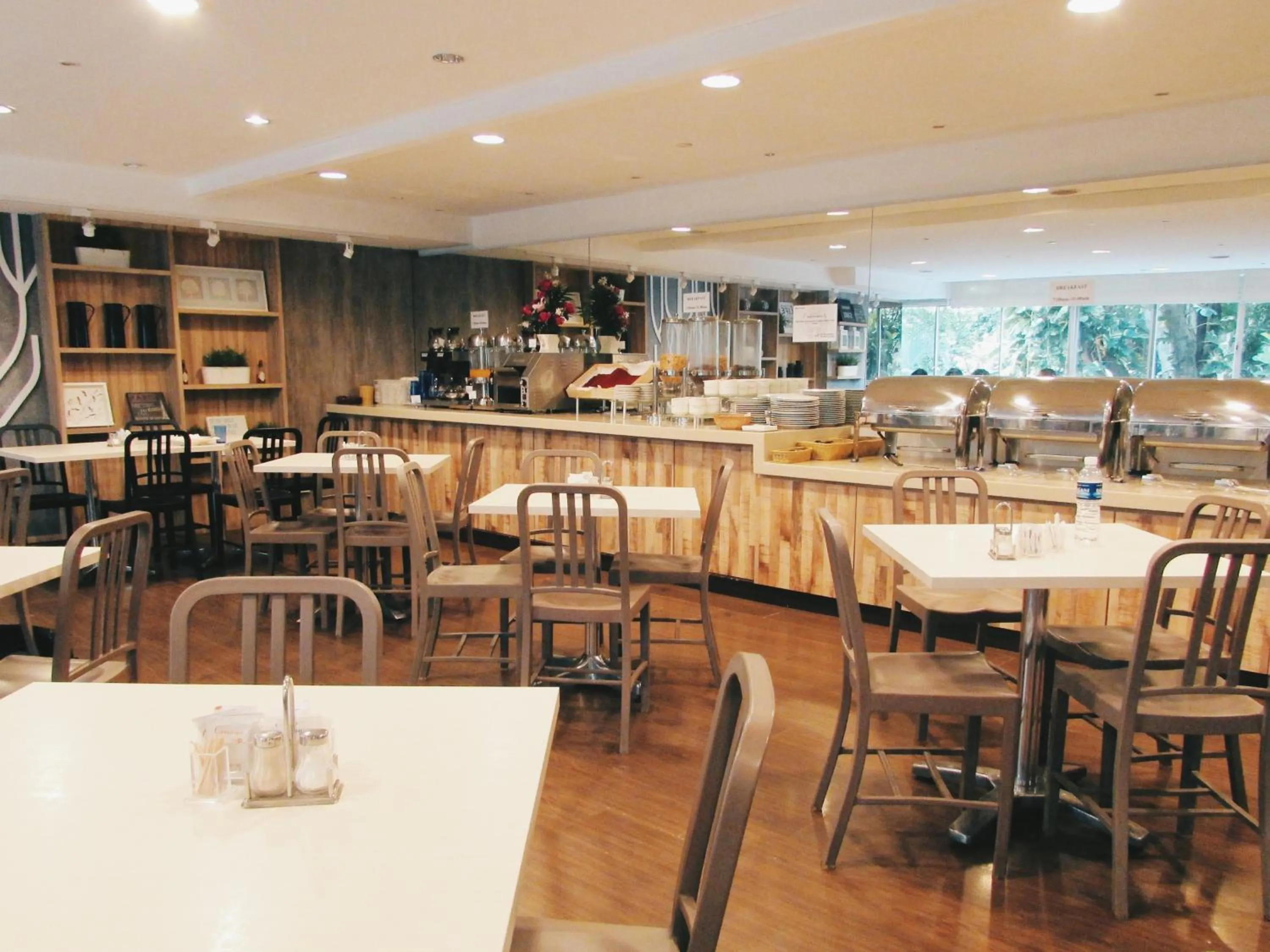 Restaurant/places to eat in RELC International Hotel