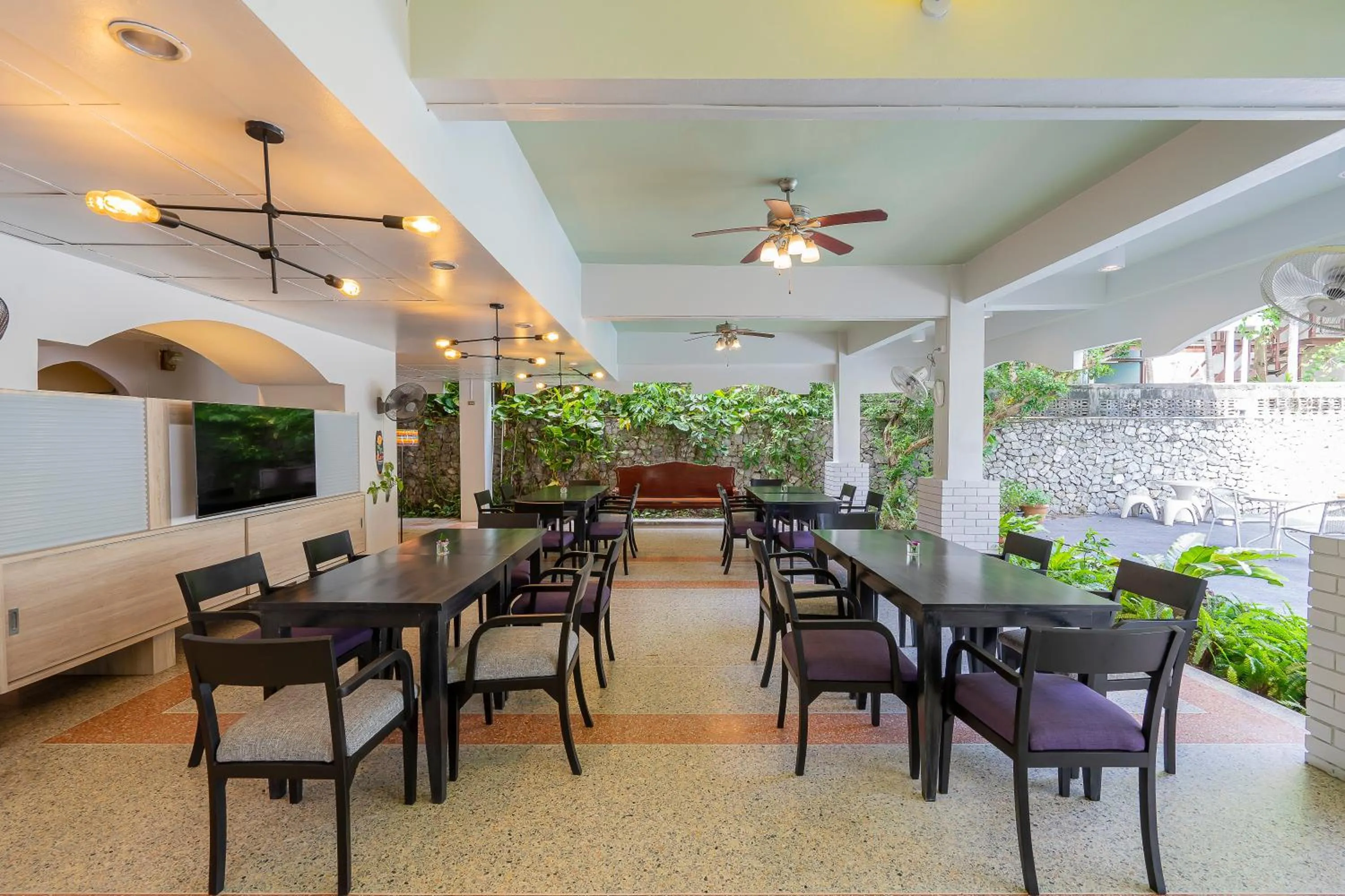 Restaurant/places to eat in Sawasdee Place