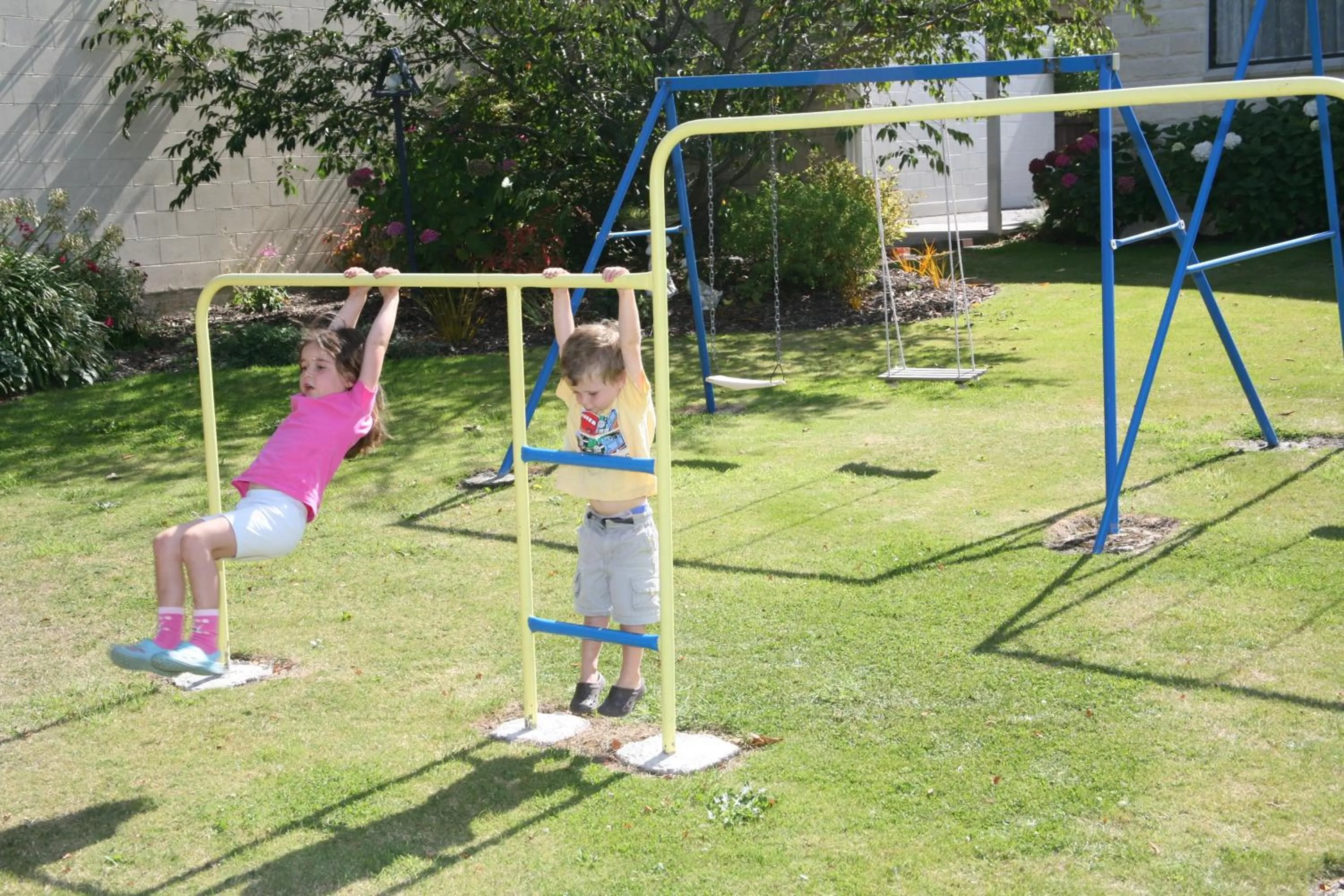 Children play ground in AAA Thames Court Motel