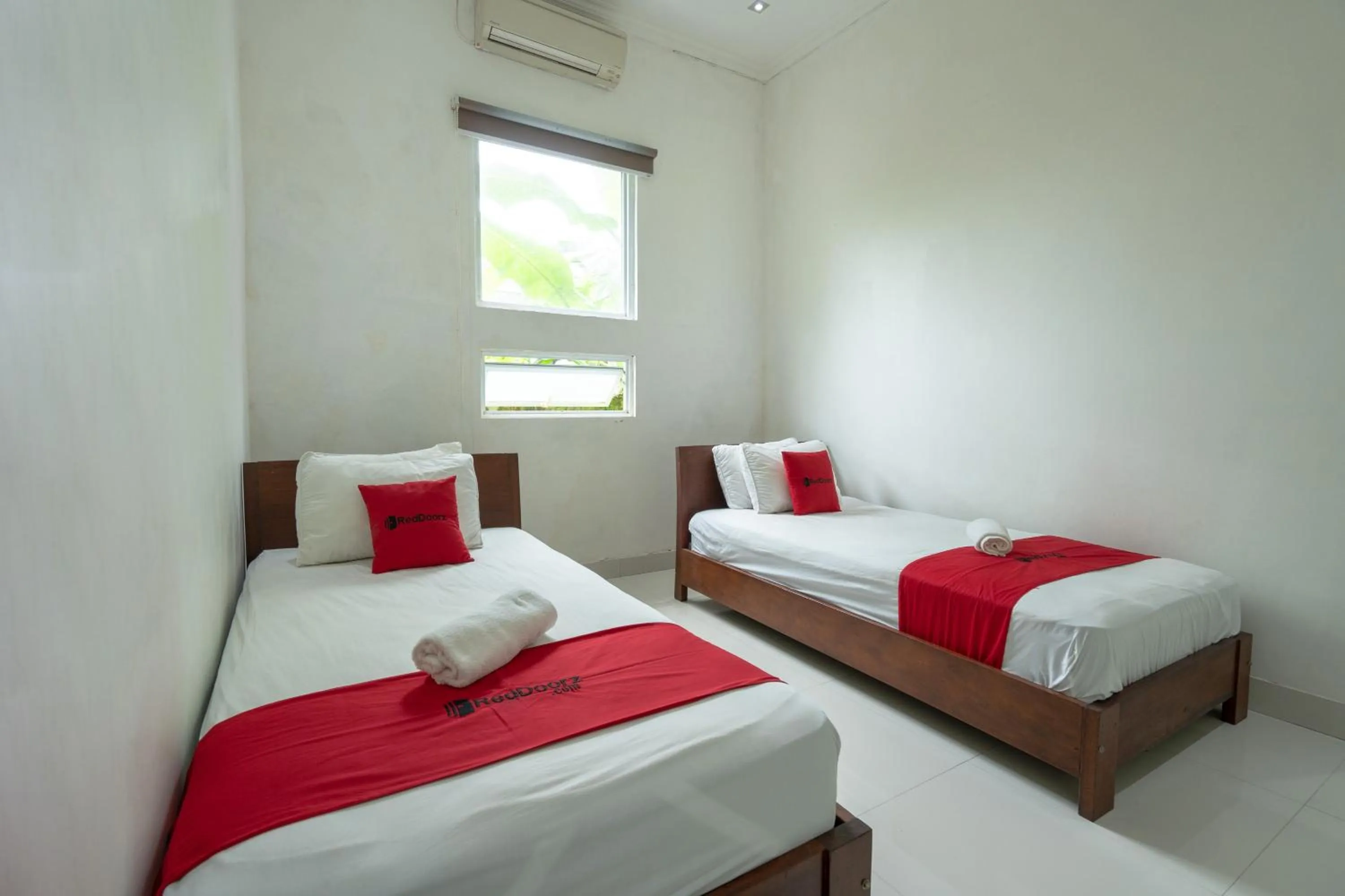 Bedroom, Bed in RedDoorz near Ubud Village