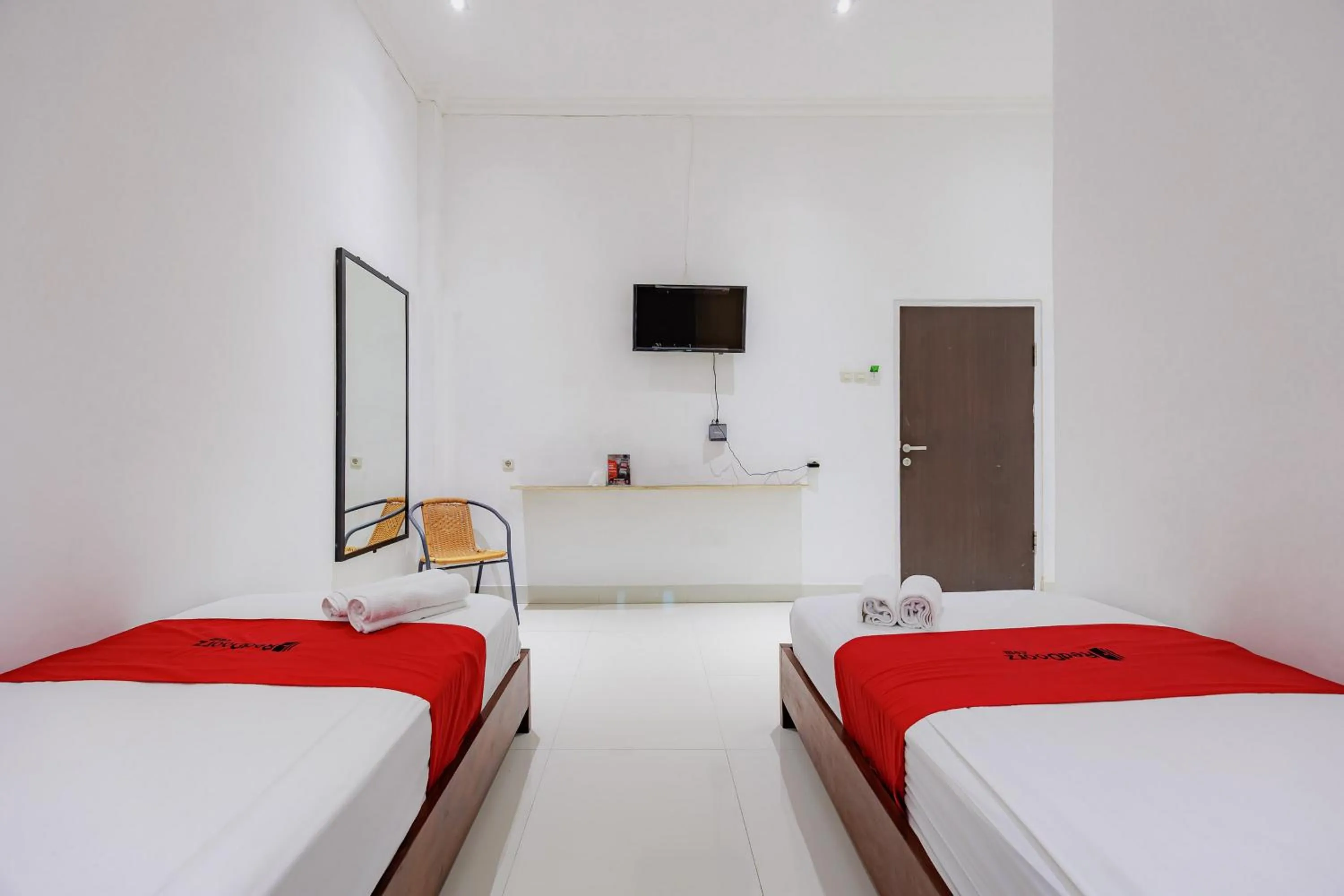 Bedroom, Bed in RedDoorz near Ubud Village