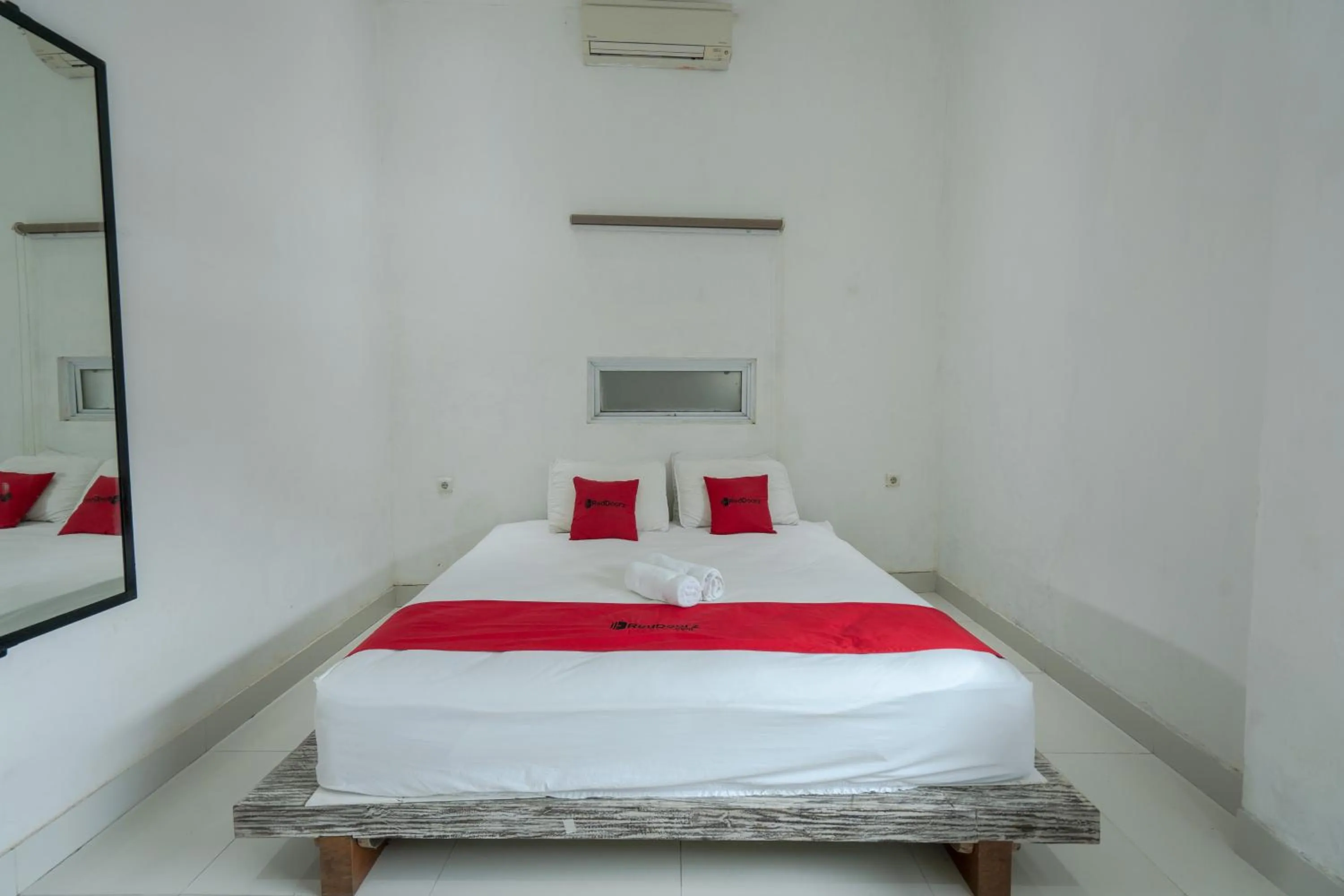 Bedroom, Bed in RedDoorz near Ubud Village