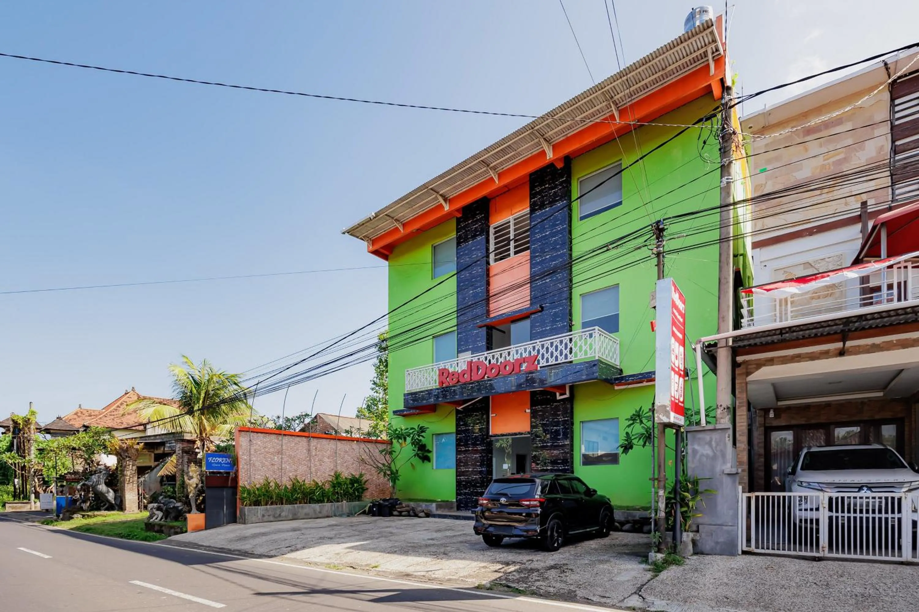 Facade/entrance in RedDoorz near Ubud Village