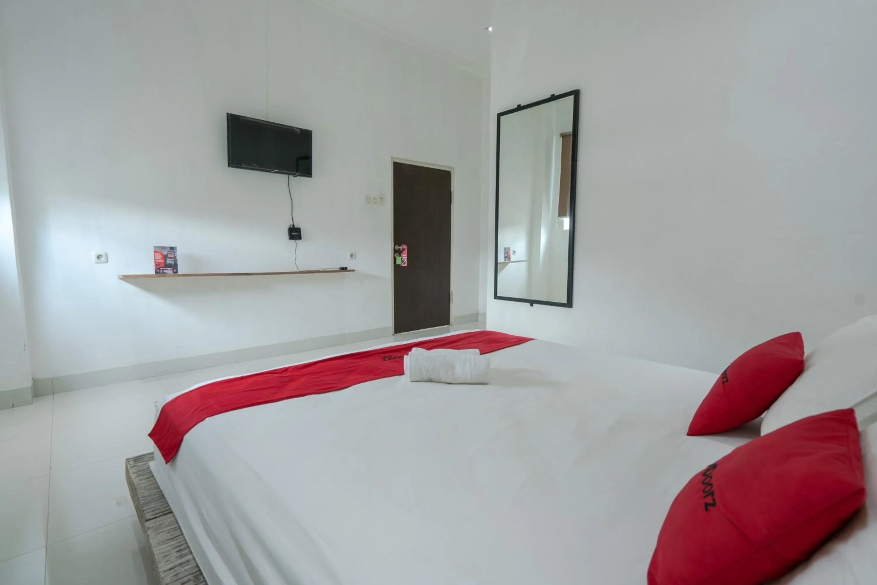 Bedroom, Bed in RedDoorz near Ubud Village