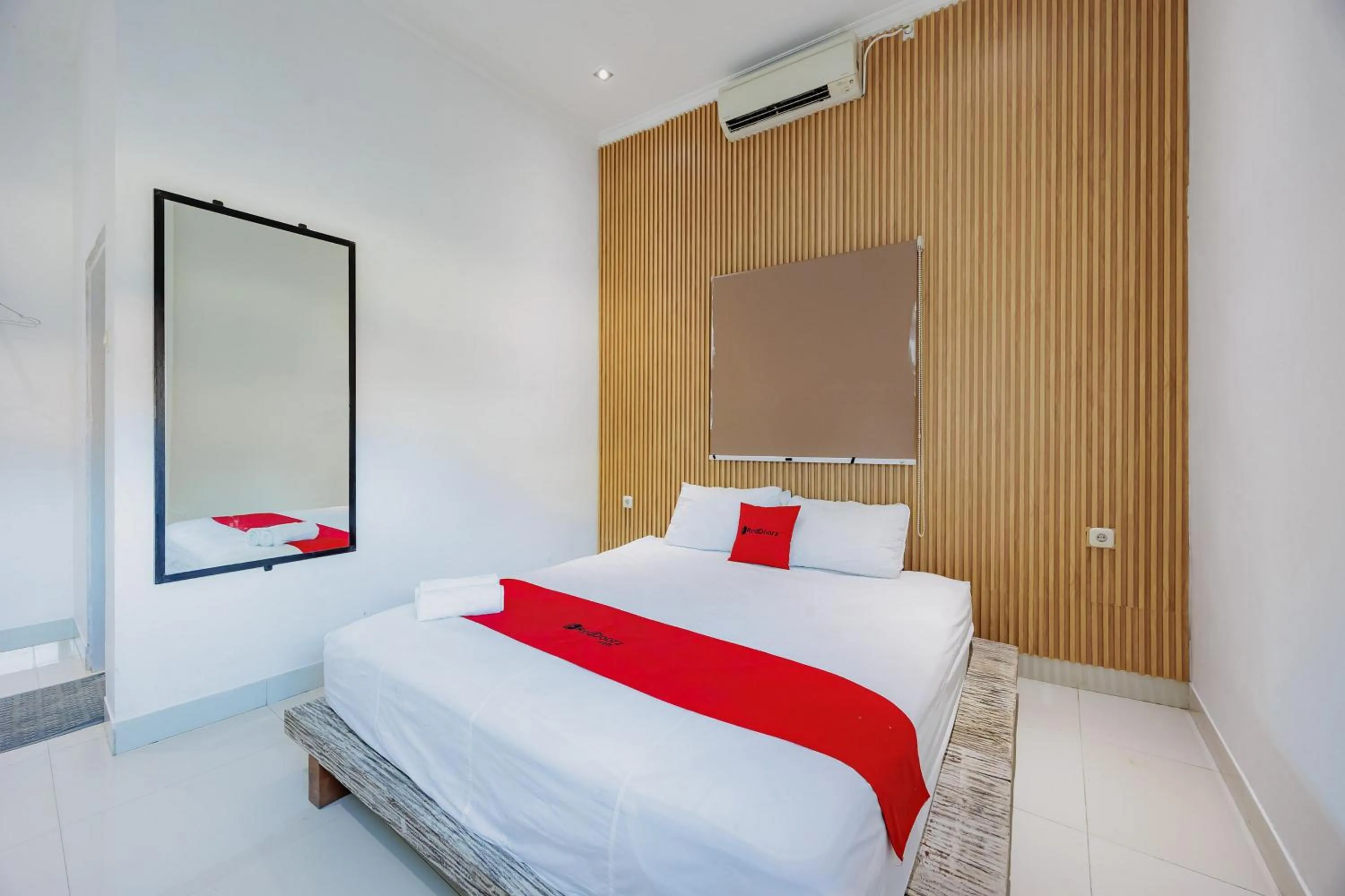 Bedroom, Bed in RedDoorz near Ubud Village