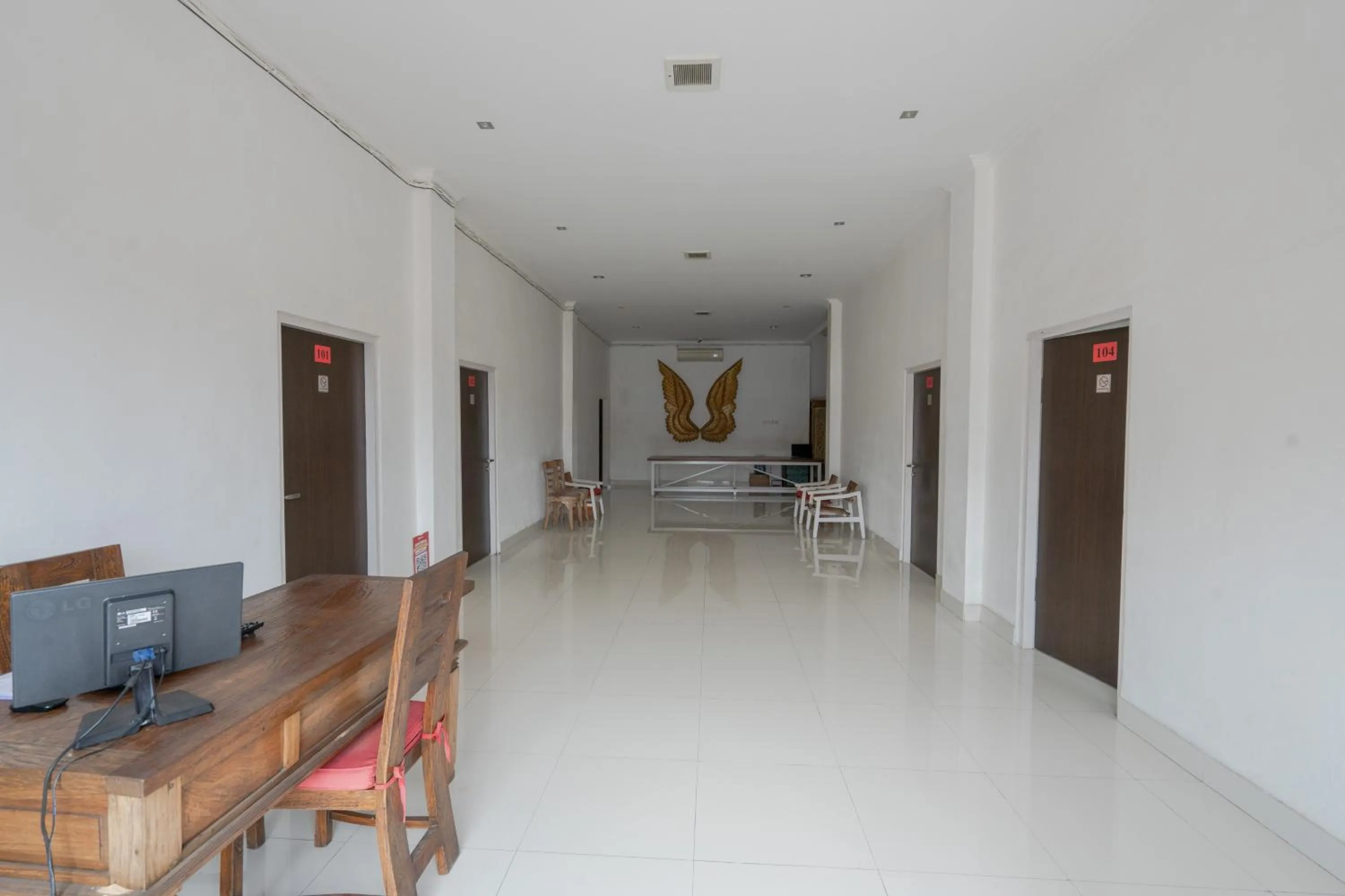 Lobby or reception in RedDoorz near Ubud Village