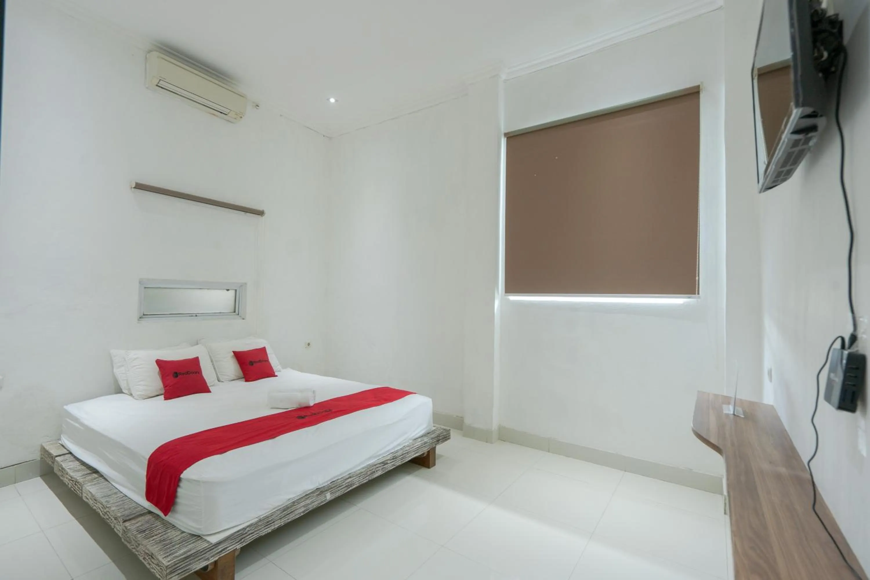 Bedroom, Bed in RedDoorz near Ubud Village