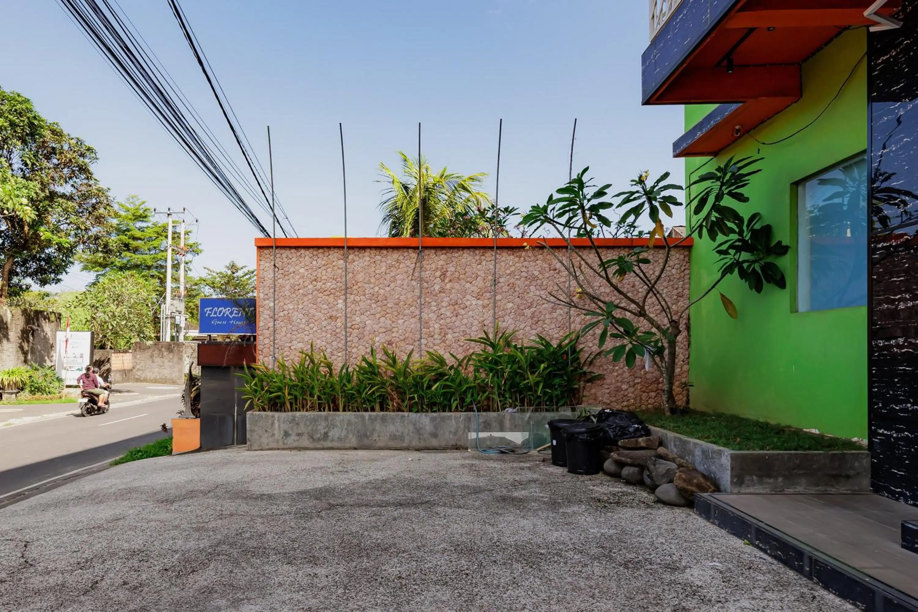 Property building in RedDoorz near Ubud Village
