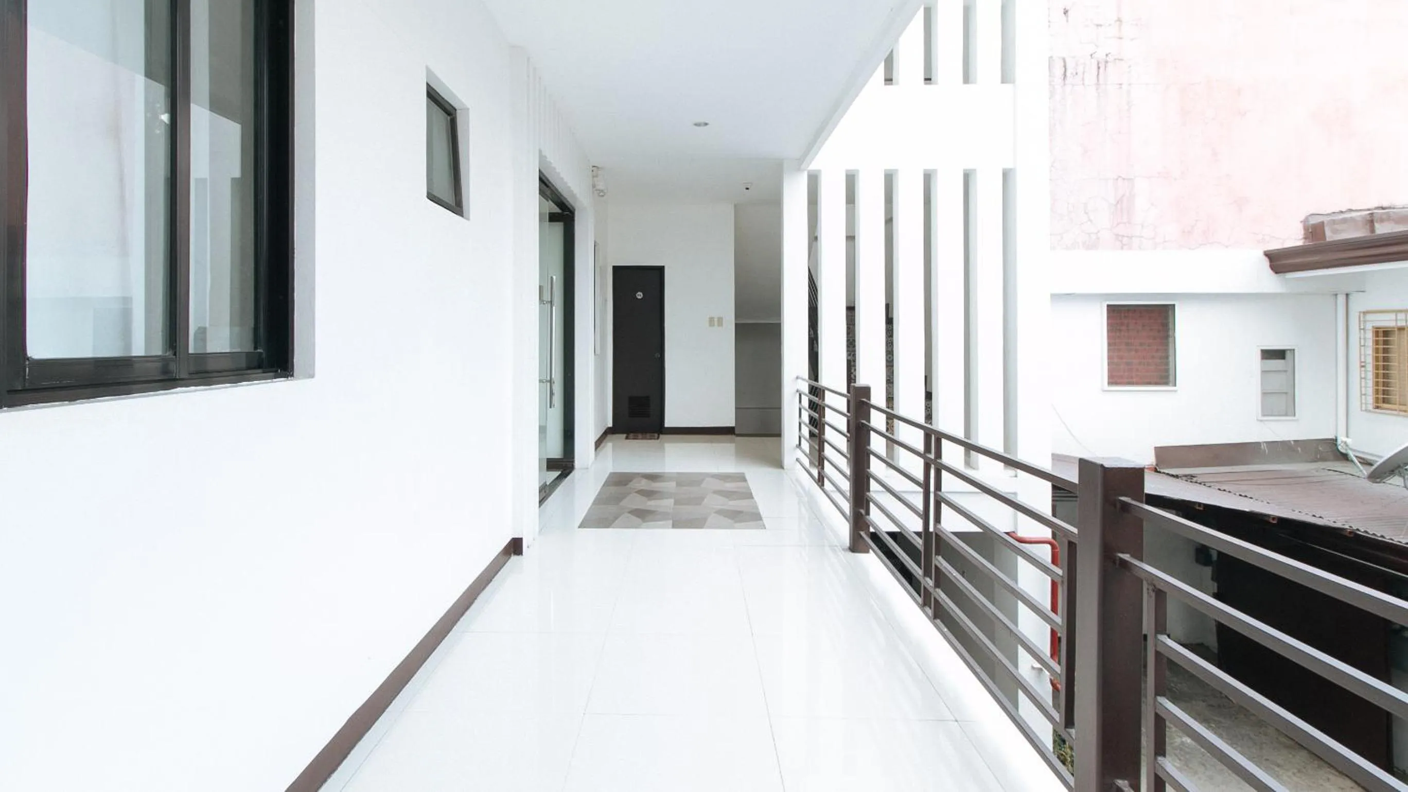 Balcony/Terrace in RedDoorz at San Antonio Makati