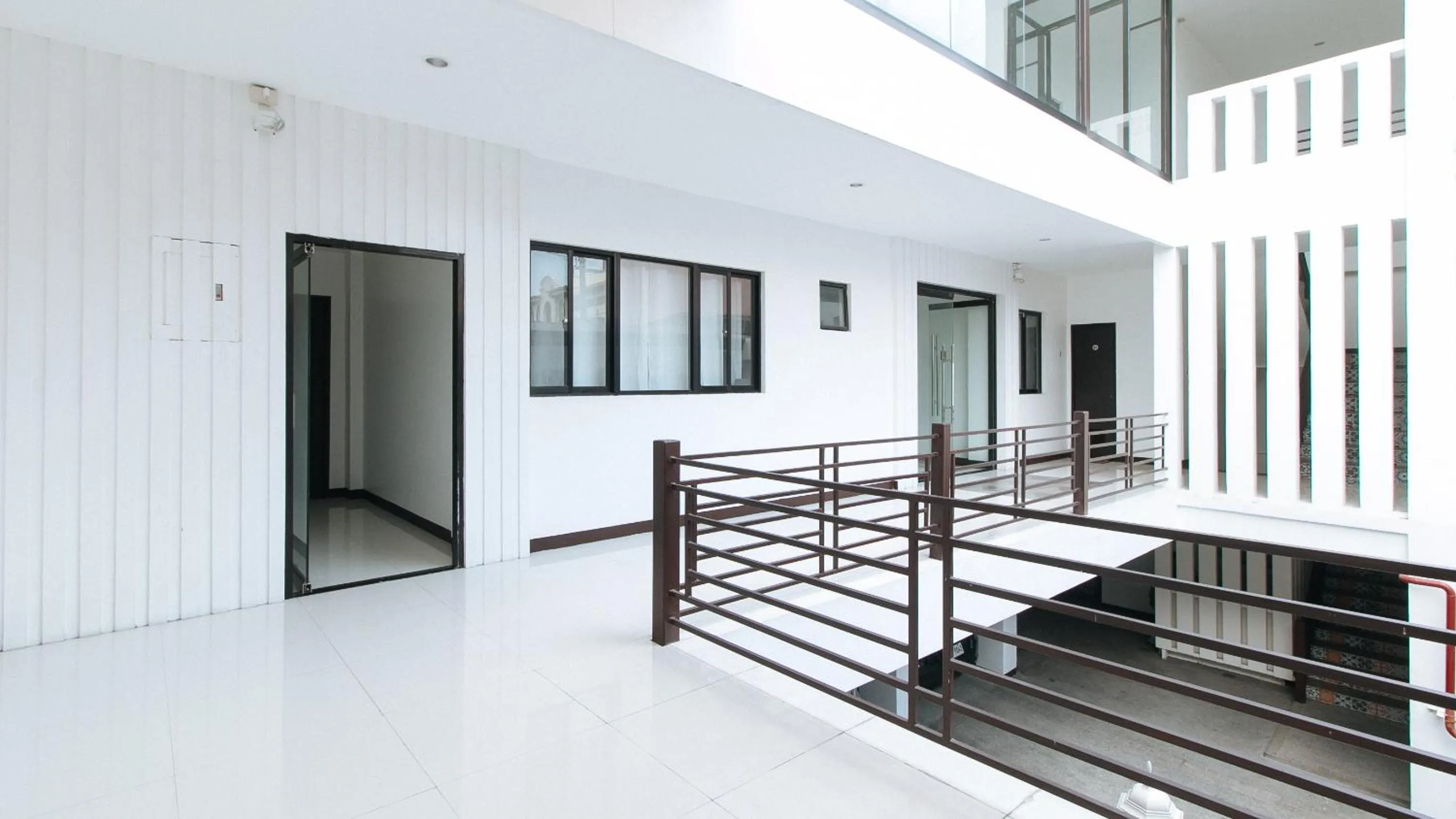 Balcony/Terrace in RedDoorz at San Antonio Makati