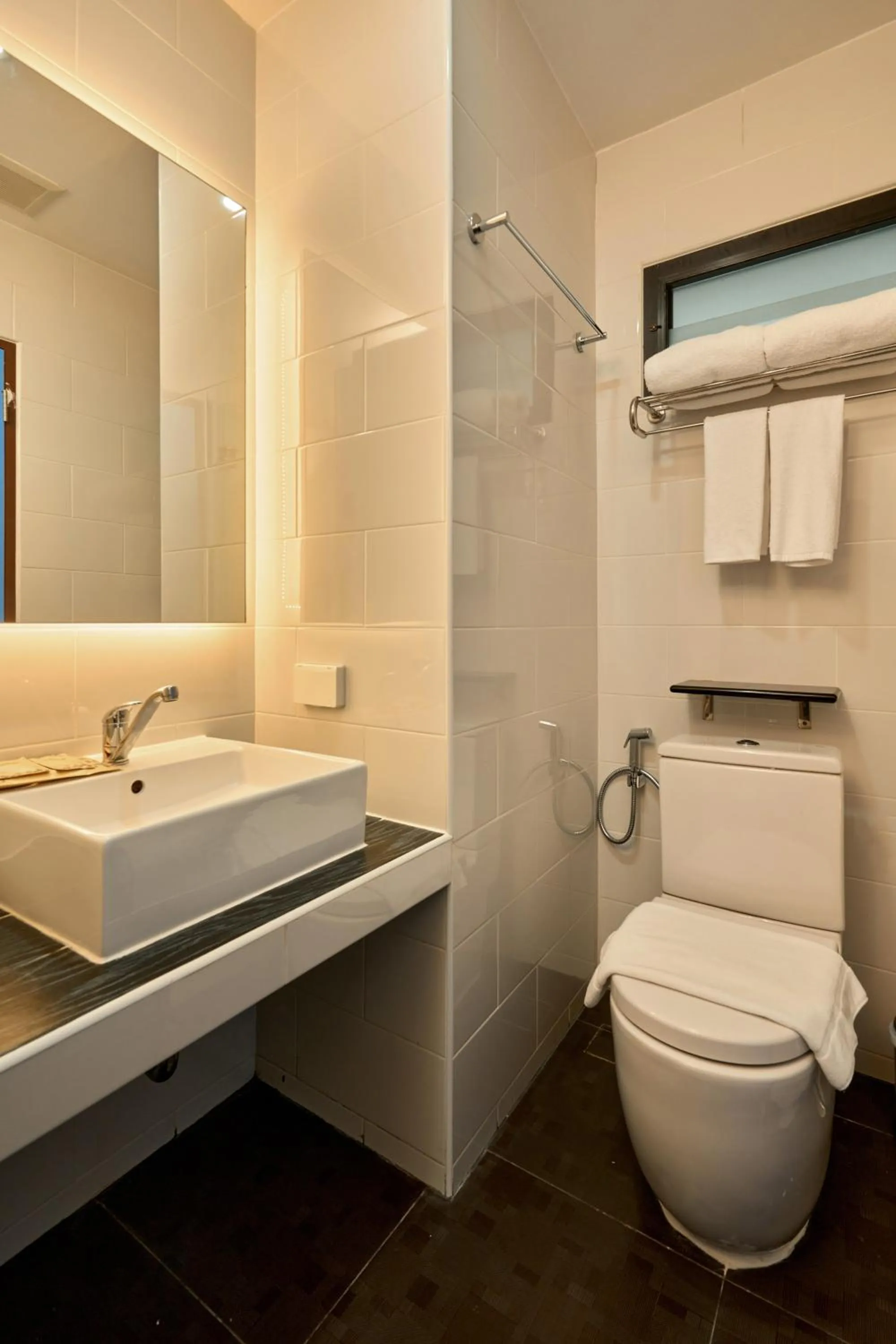 Bathroom in Red Door Samsen Hotel, Bangkok