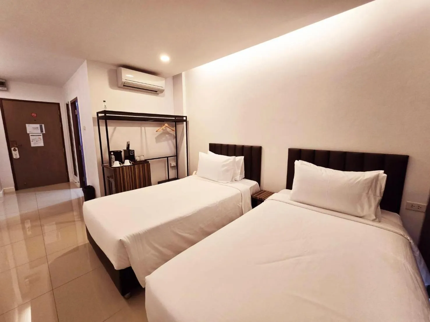 Bedroom, Bed in Red Door Samsen Hotel, Bangkok