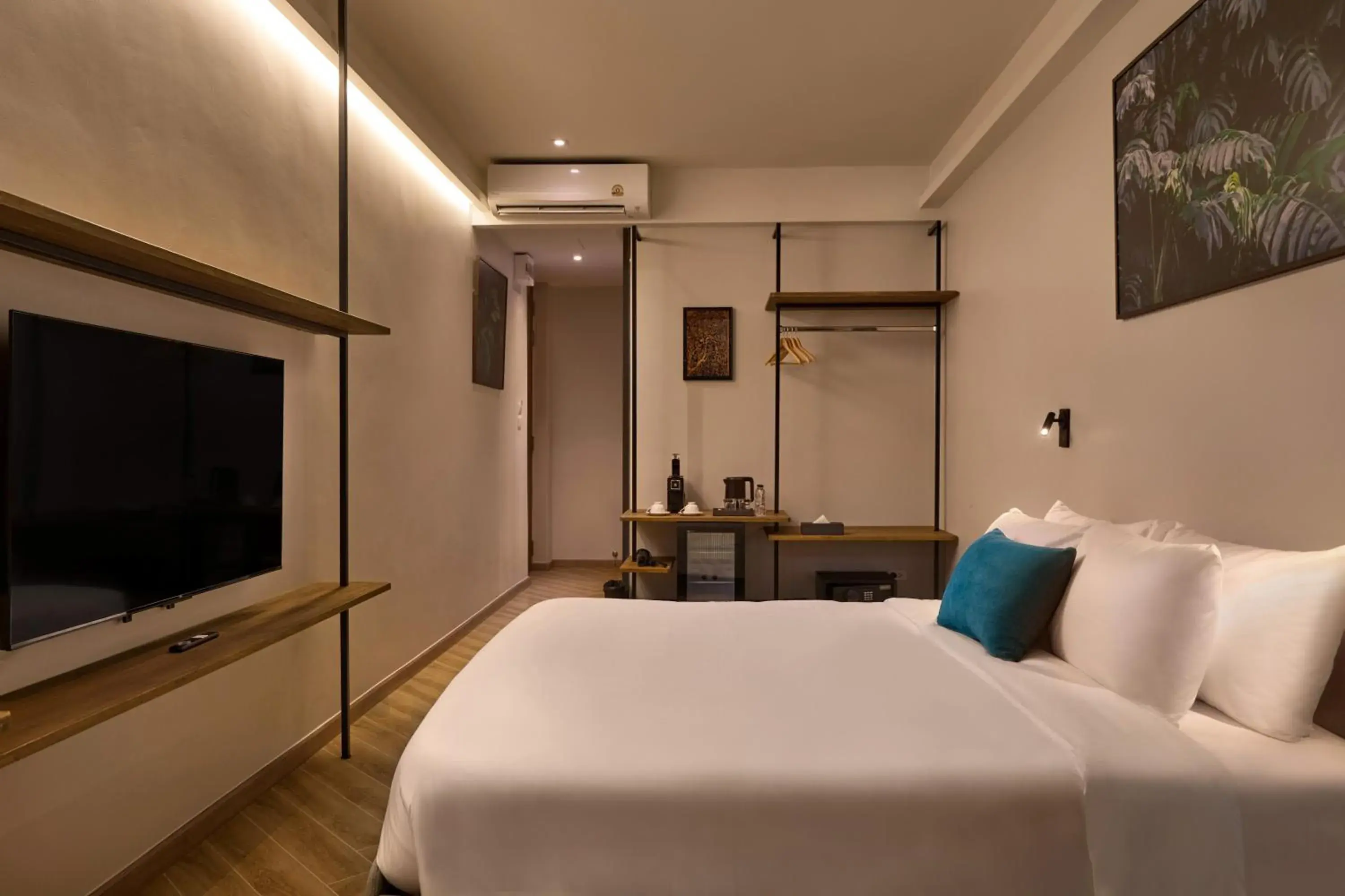 Deluxe Double Room with Balcony in Red Door Samsen Hotel, Bangkok Deluxe Double Room with Balcony in Red Door Samsen Hotel, Bangkok