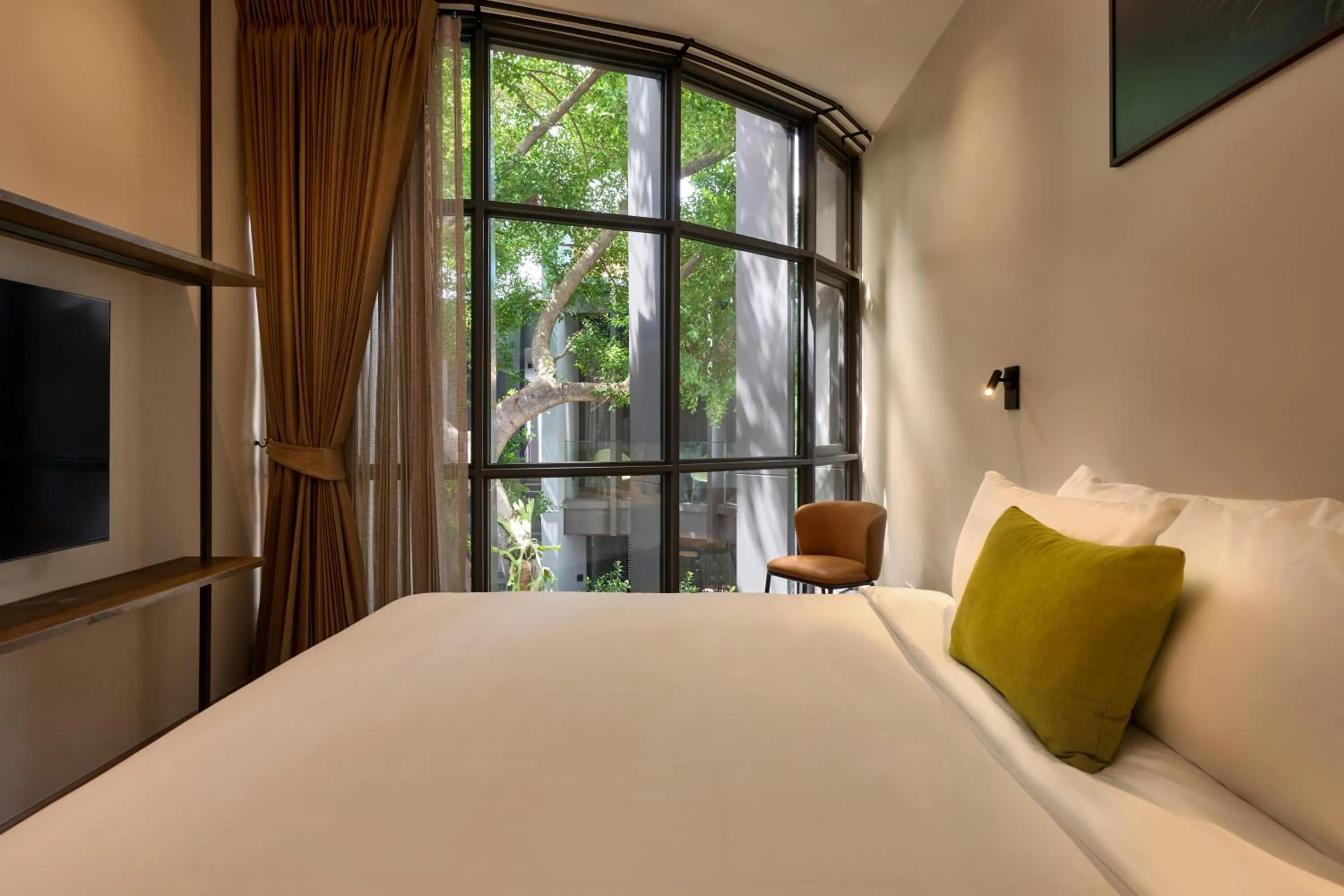 Bedroom, Bed in Red Door Samsen Hotel, Bangkok