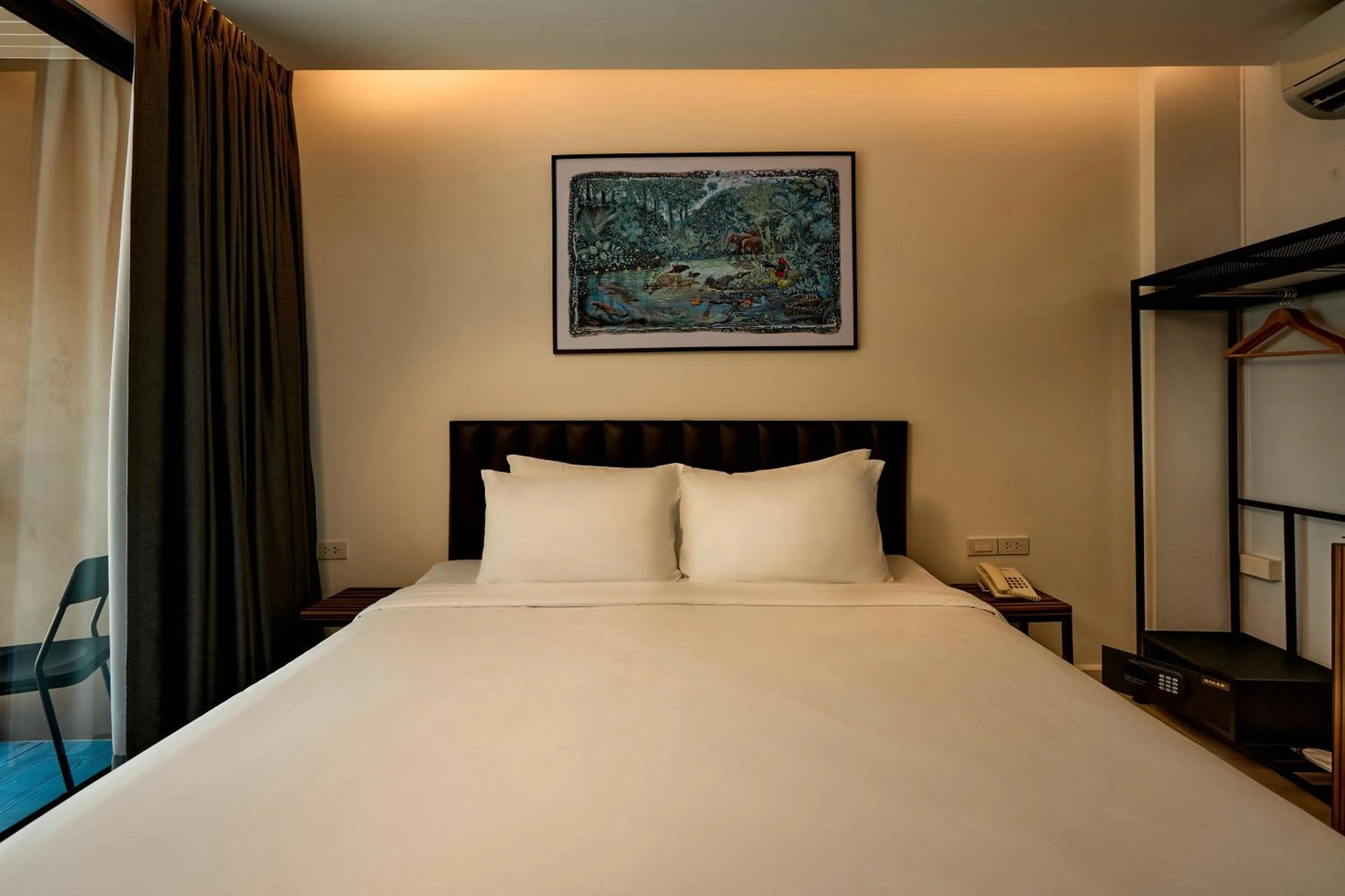 Bedroom, Bed in Red Door Samsen Hotel, Bangkok