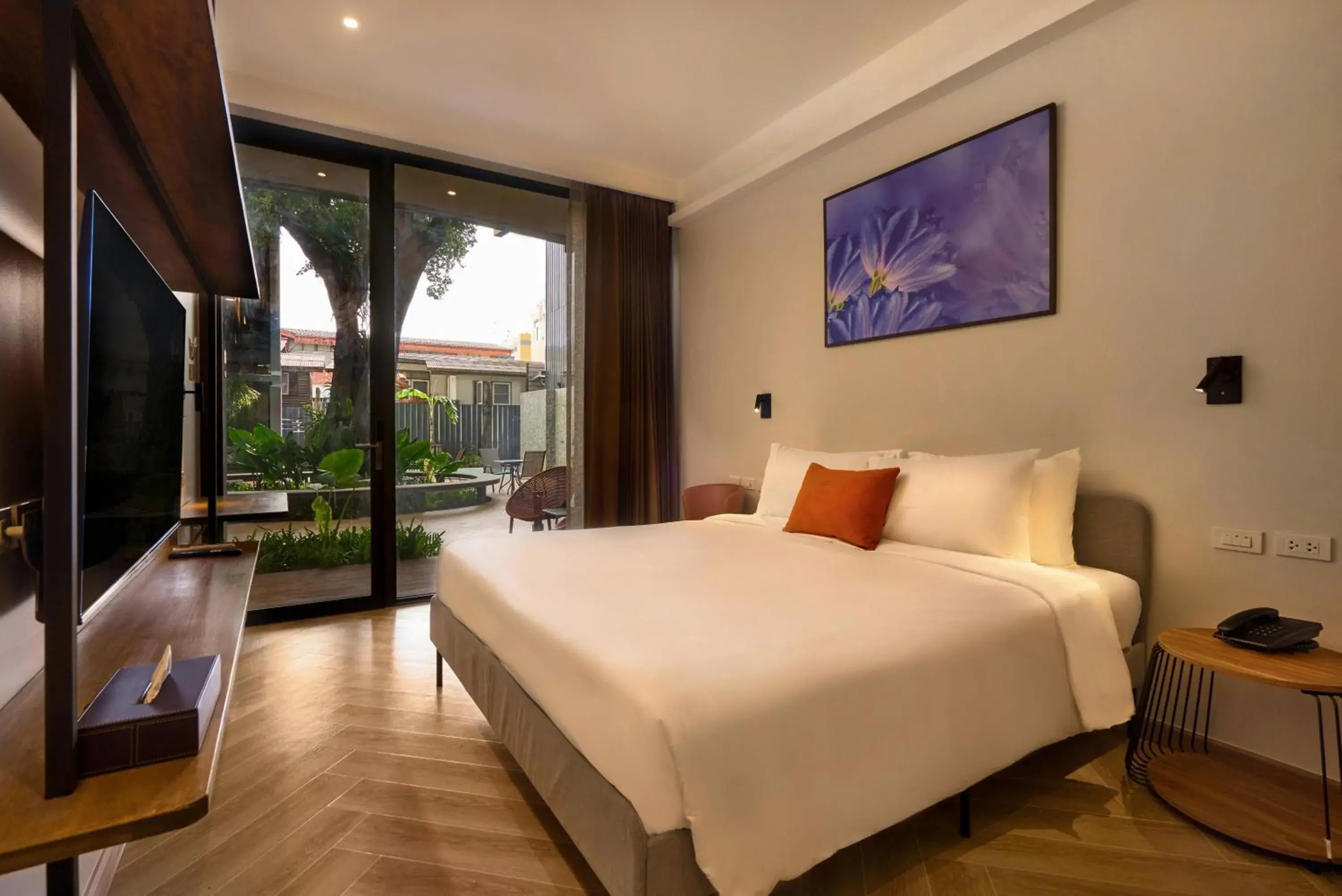 Deluxe Queen Room in Red Door Samsen Hotel, Bangkok Deluxe Queen Room in Red Door Samsen Hotel, Bangkok