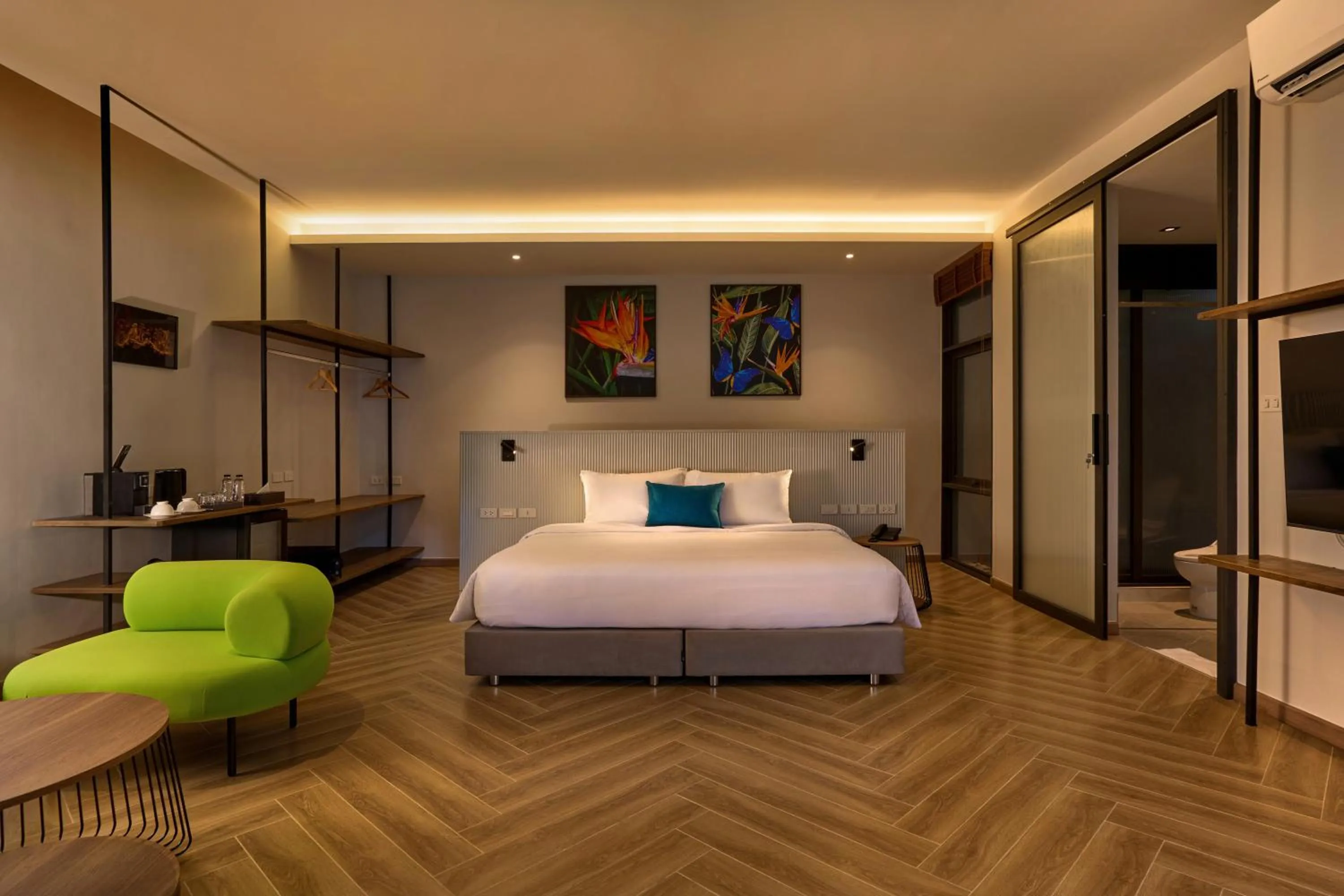 Bedroom, Bed in Red Door Samsen Hotel, Bangkok