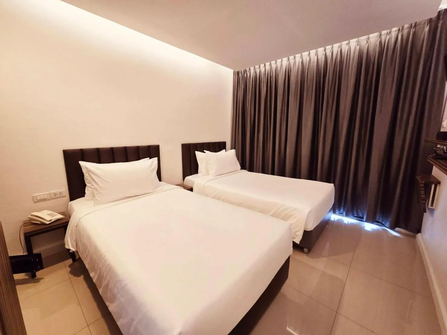 Bedroom, Bed in Red Door Samsen Hotel, Bangkok