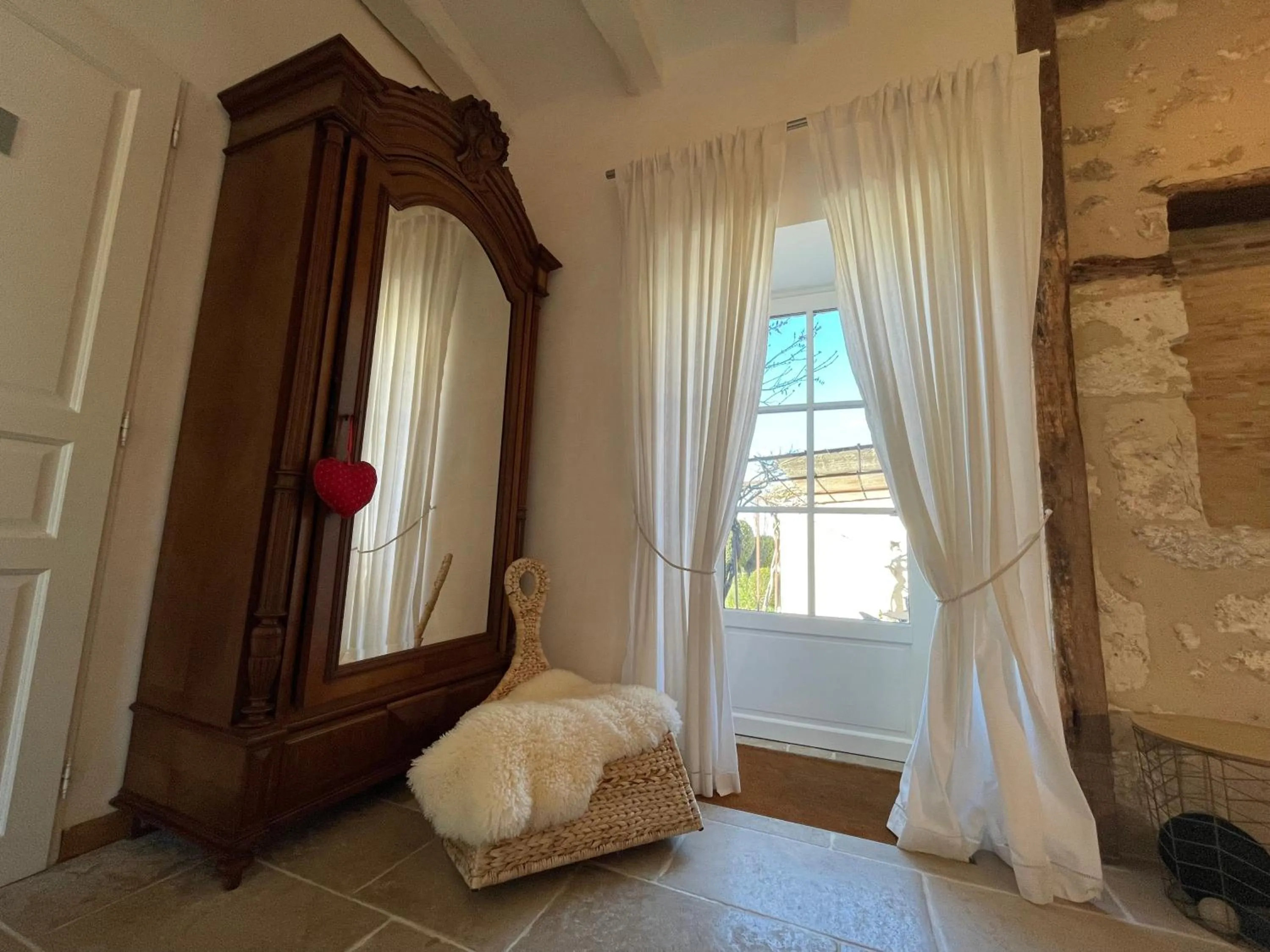 Bedroom, Bed in La Ferme Buissonnière