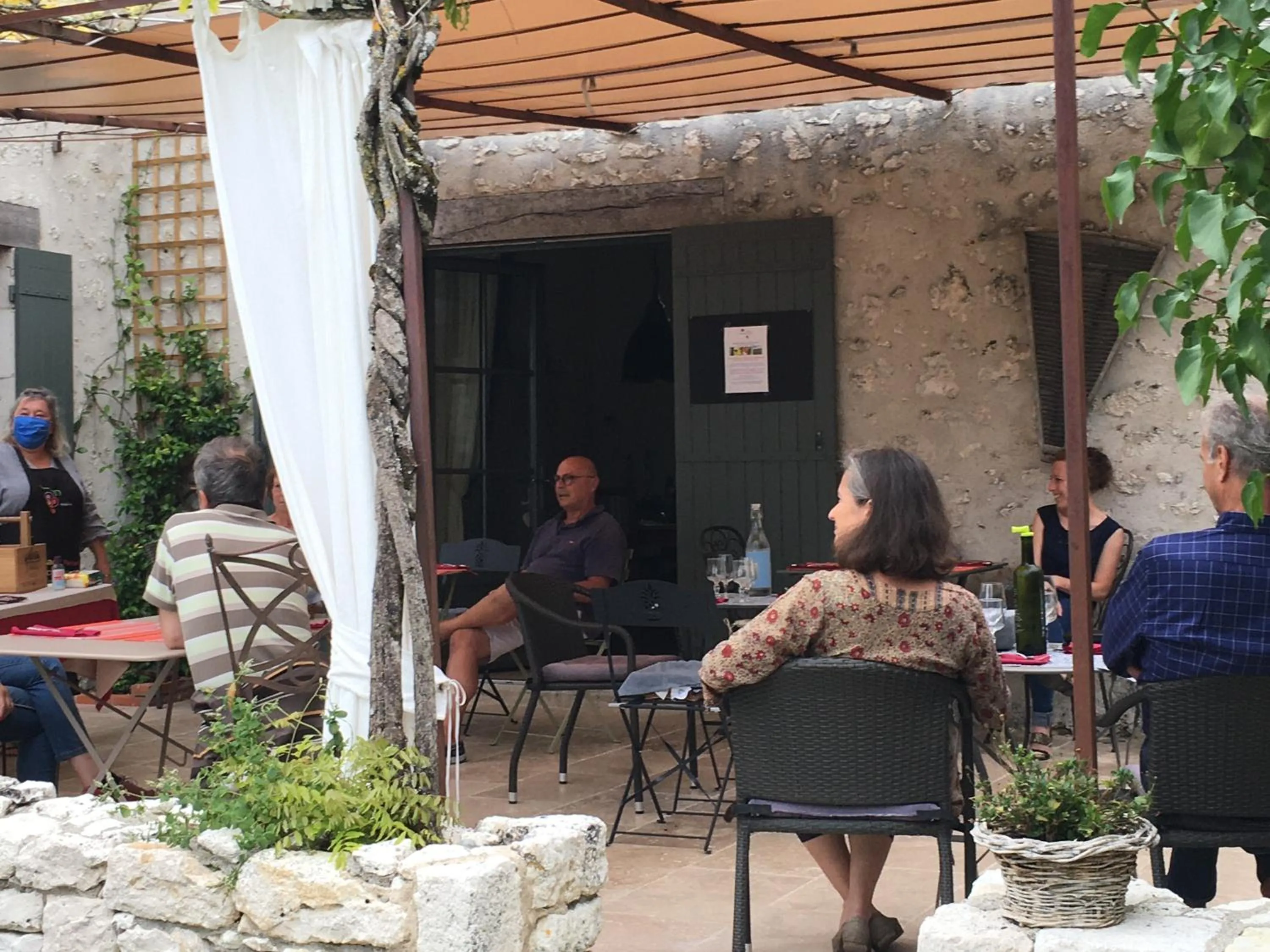 Restaurant/places to eat in La Ferme Buissonnière