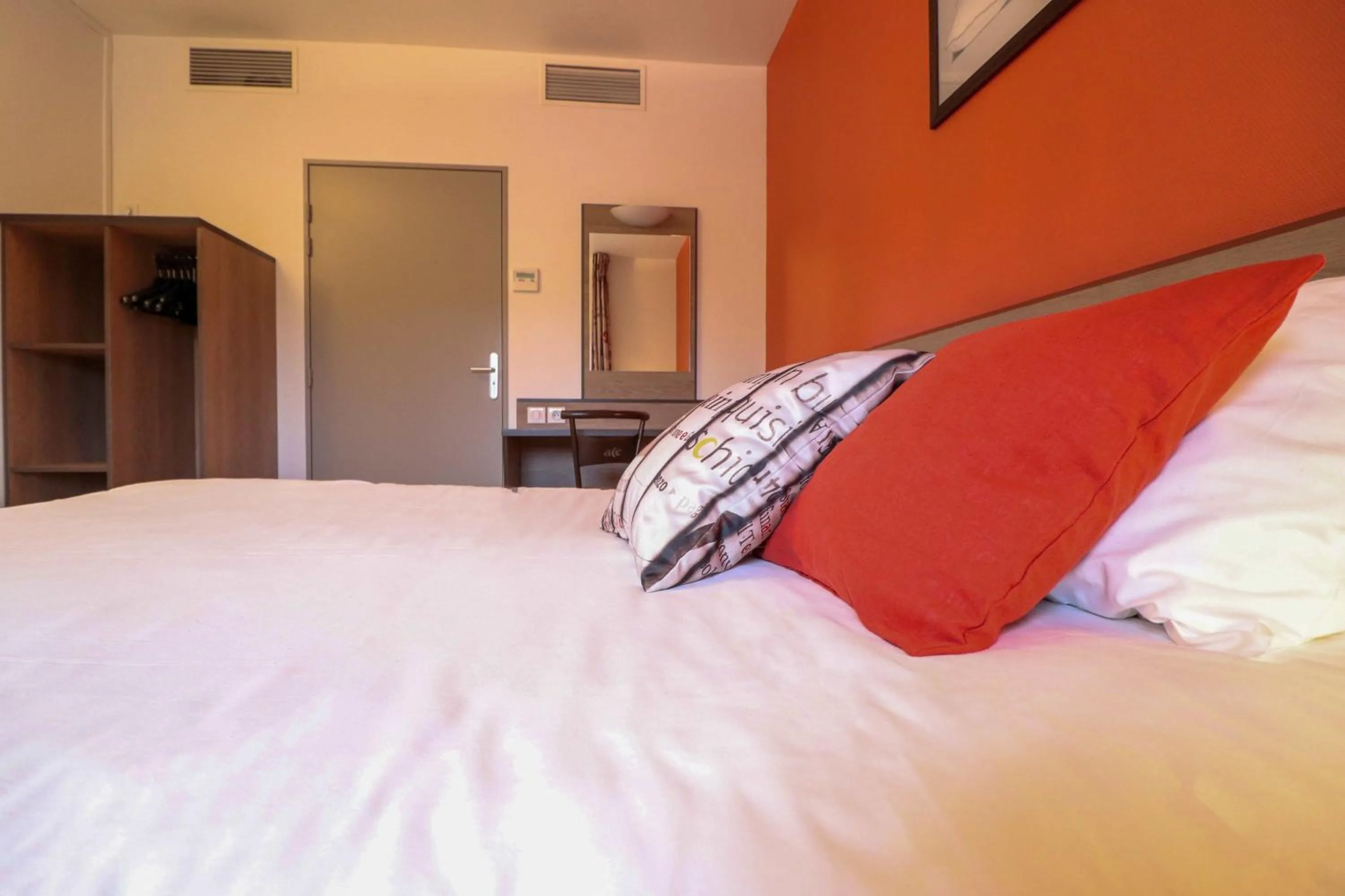 Bed in ACE Hôtel Travel Athée sur Cher - A85 Aire du Val de Cher