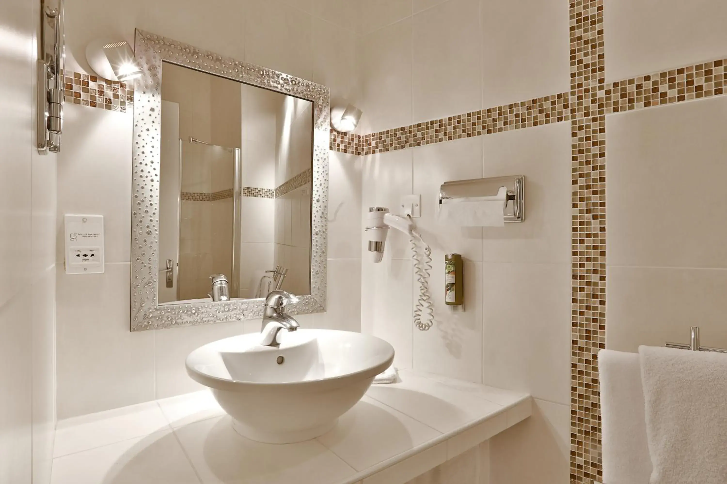 Double Room with River View in Hotel Restaurant Charbonnel Double Room with River View in Hotel Restaurant Charbonnel