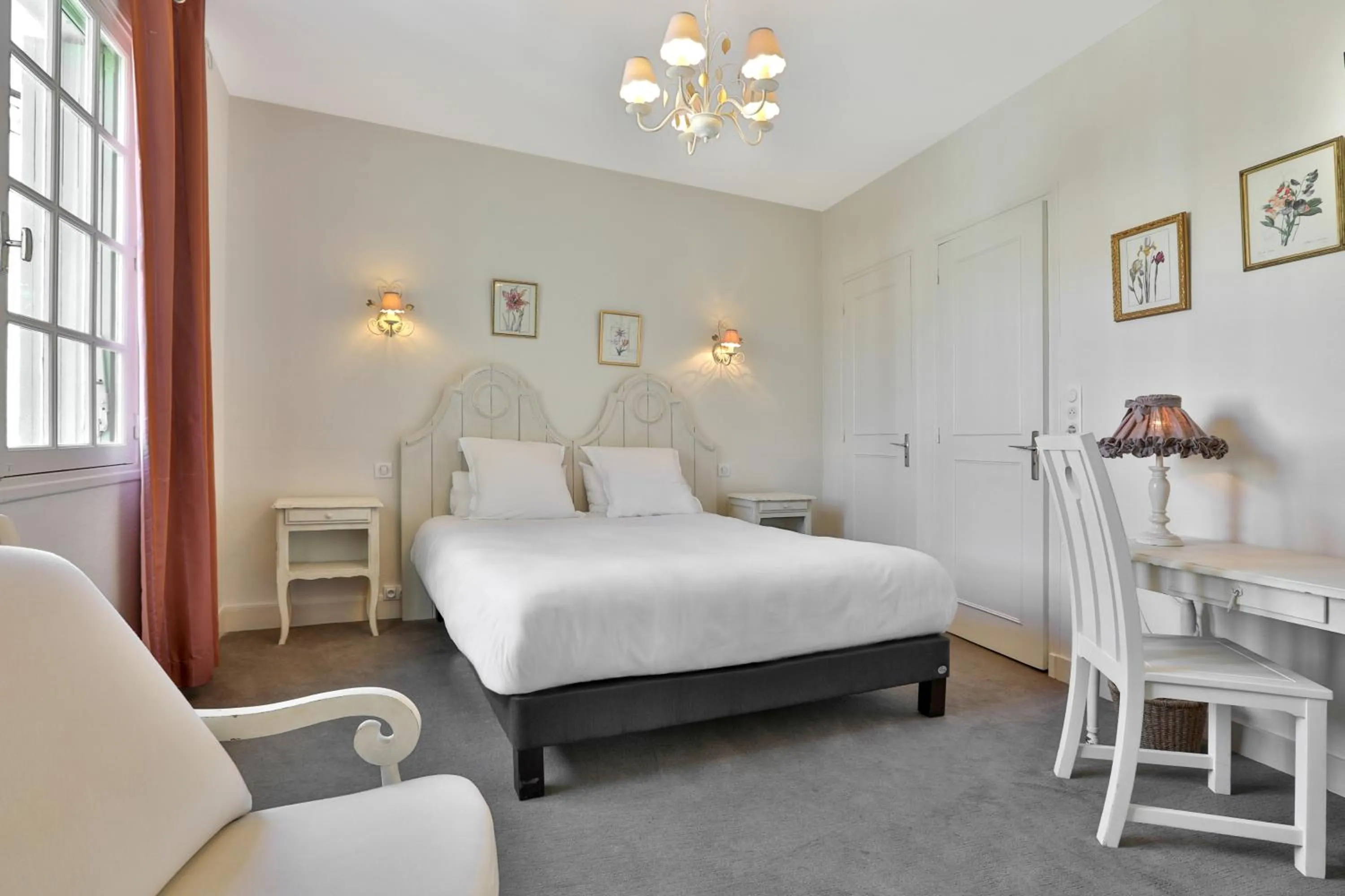 Photo of the whole room, Bed in Hotel Restaurant Charbonnel