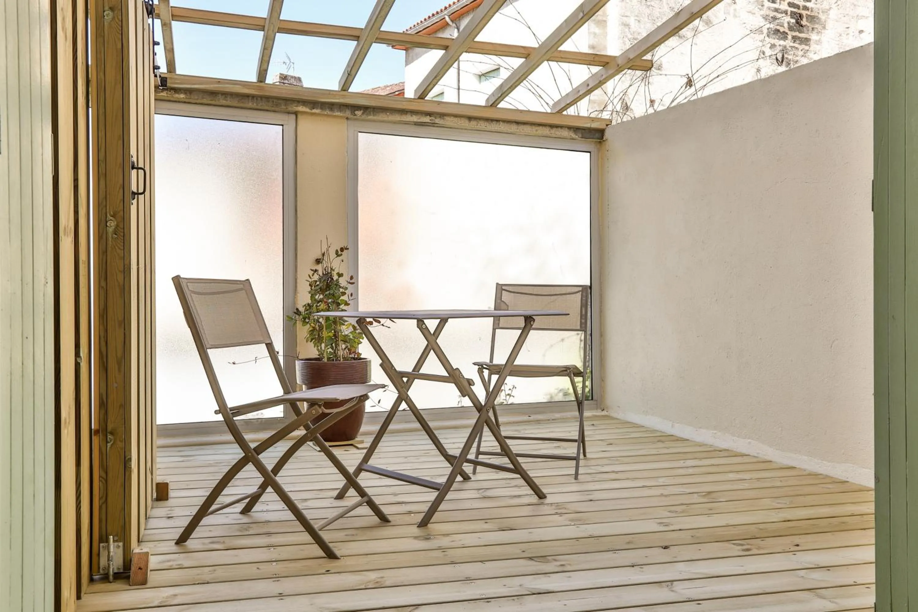 Patio in Hotel Restaurant Charbonnel