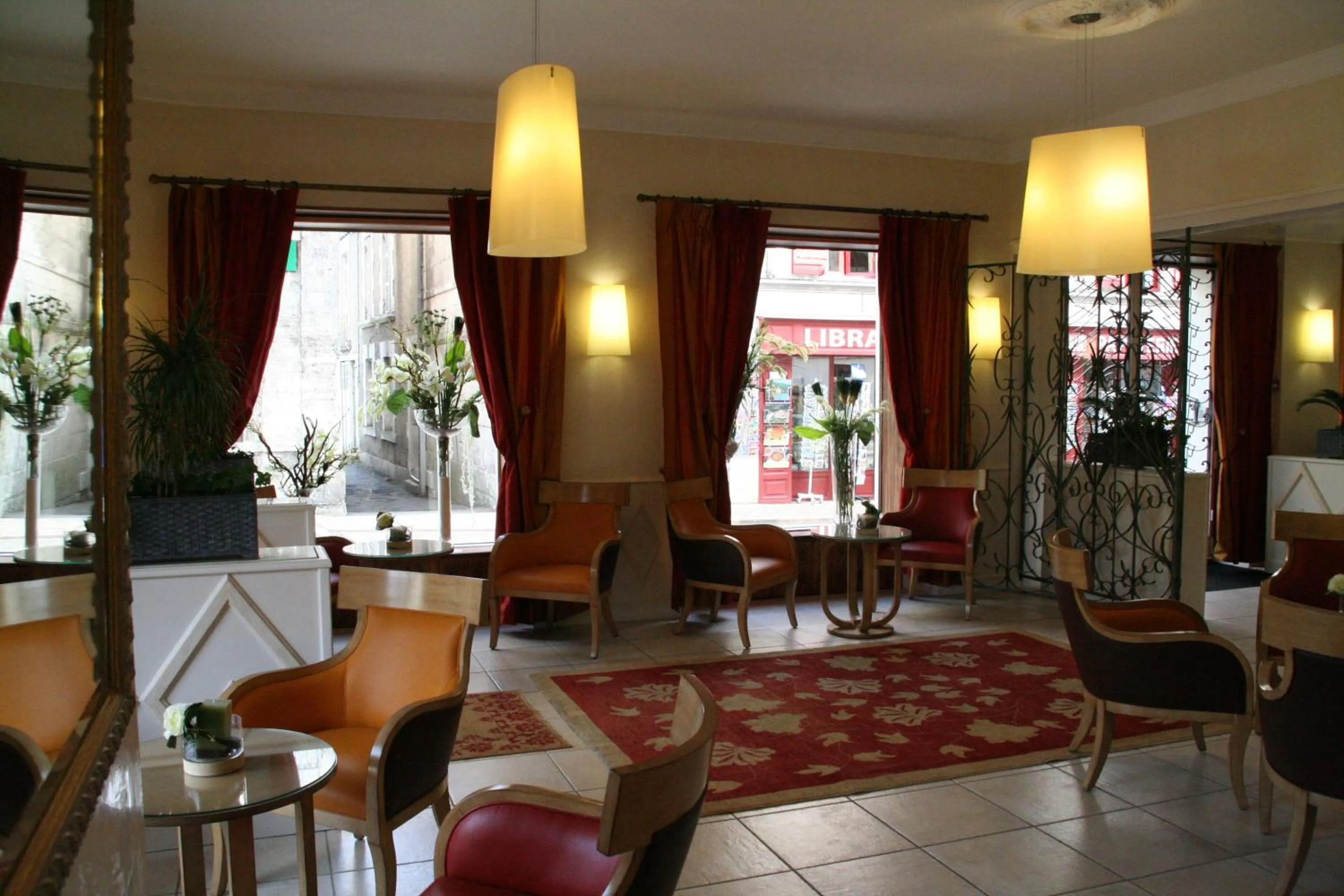 Communal lounge/ TV room in Hotel Restaurant Charbonnel