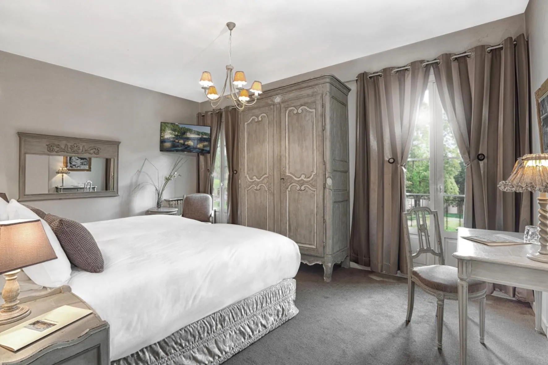 Summer, Bed in Hotel Restaurant Charbonnel