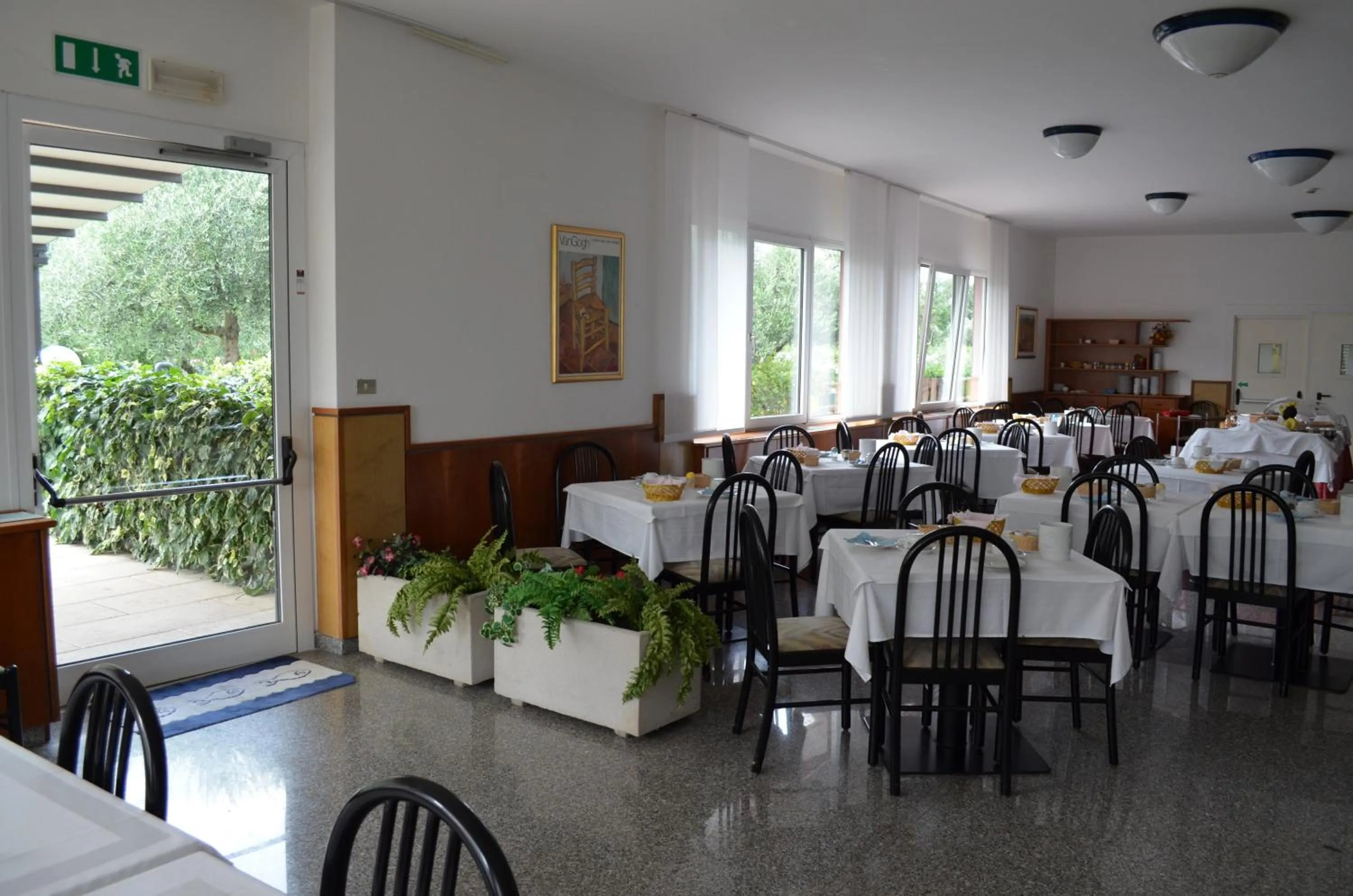 Restaurant/places to eat in Park Hotel Eden