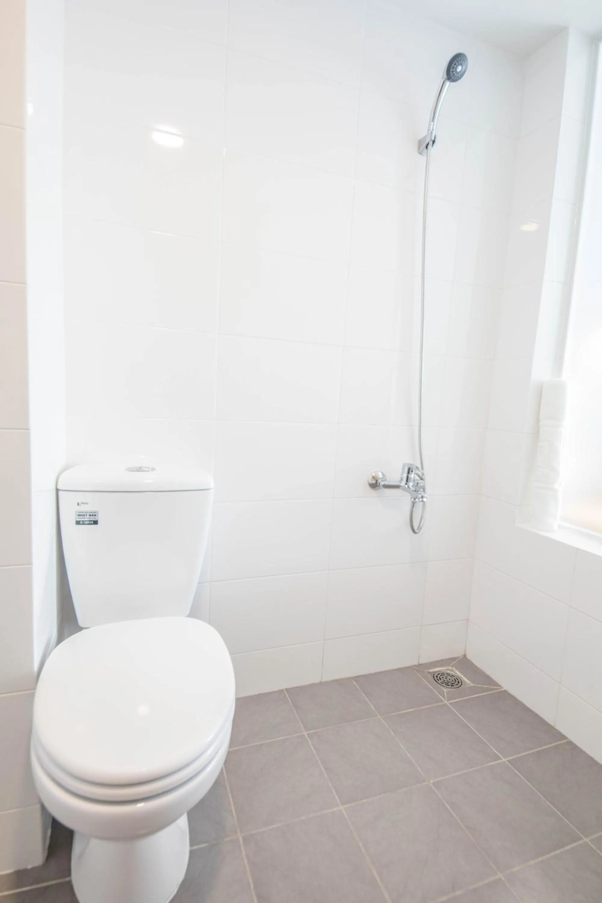 Shower in Common Inn Thao Dien