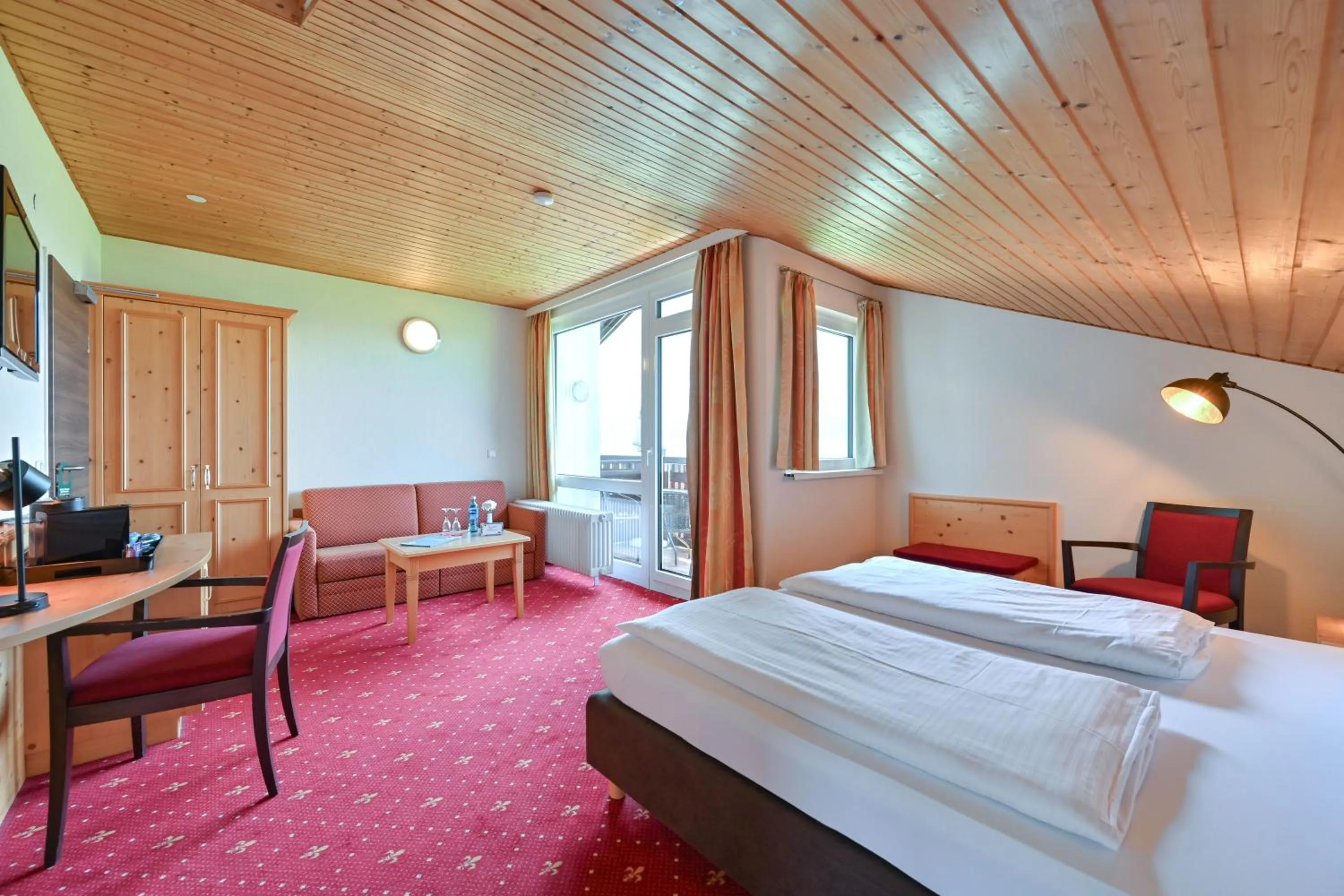 Living room, Bed in Rothenfels Panorama Hotel