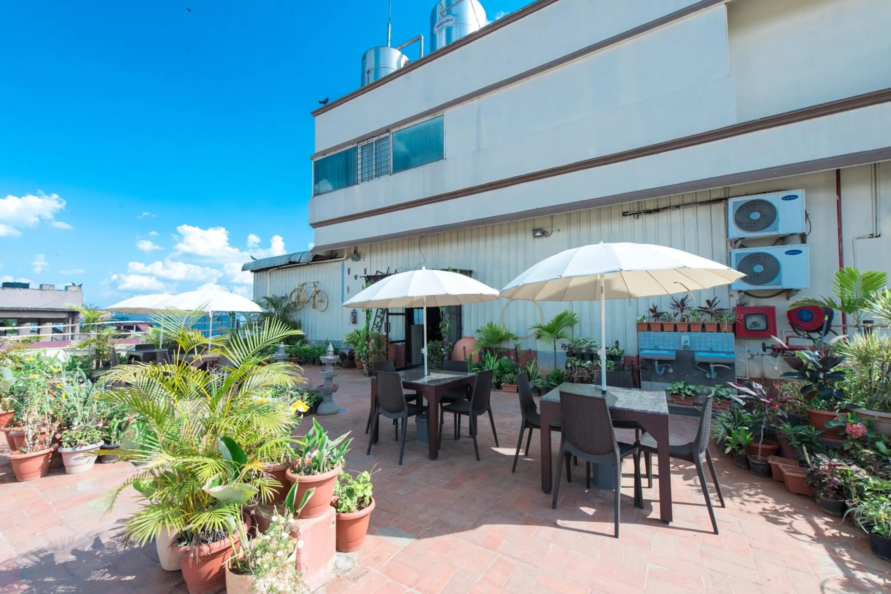 Restaurant/places to eat in Bangalore Gate Hotel & Conferences